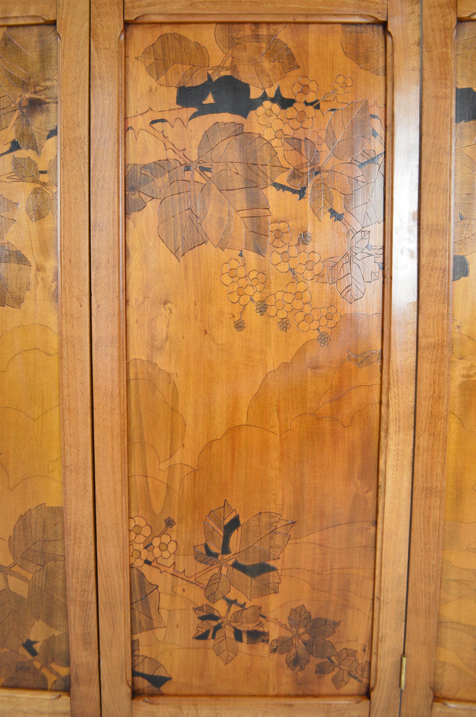 Art Nouveau Four-Panel Folding Screen, Pyrographed Wood & Stained Glass, 1910s For Sale 3