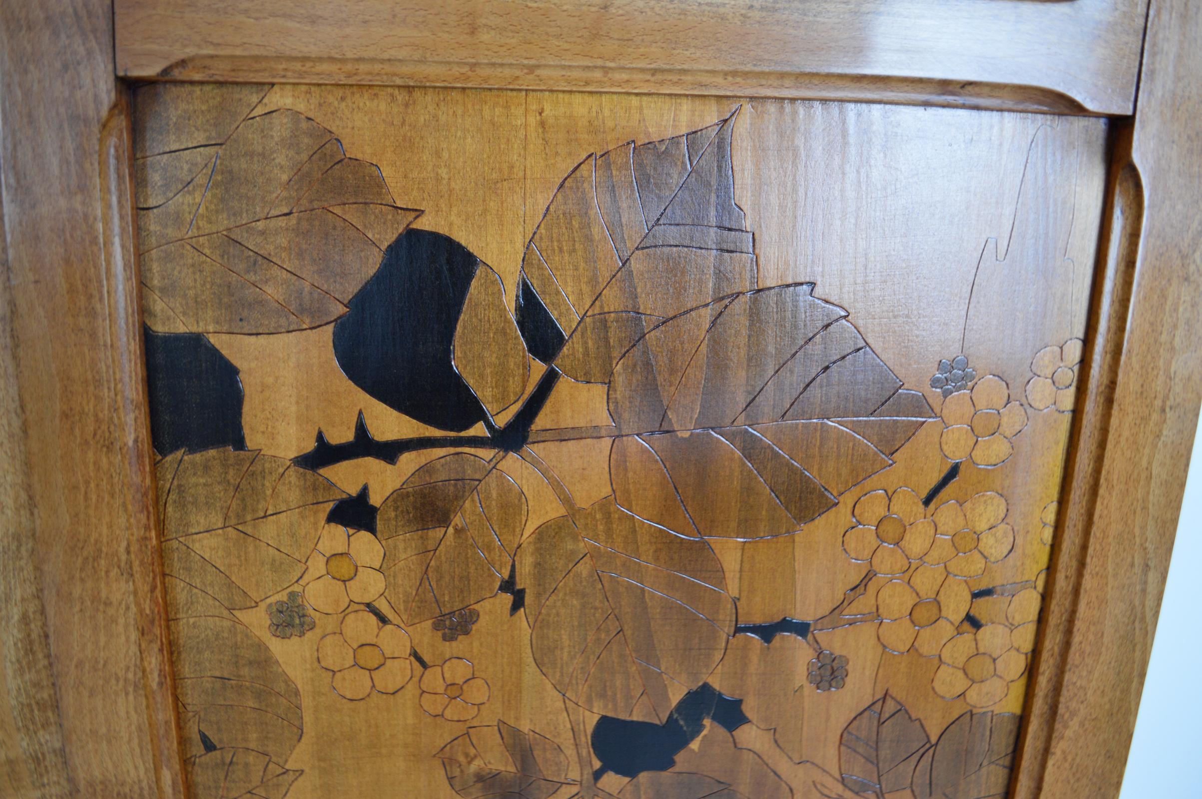 Art Nouveau Four-Panel Folding Screen, Pyrographed Wood & Stained Glass, 1910s For Sale 8