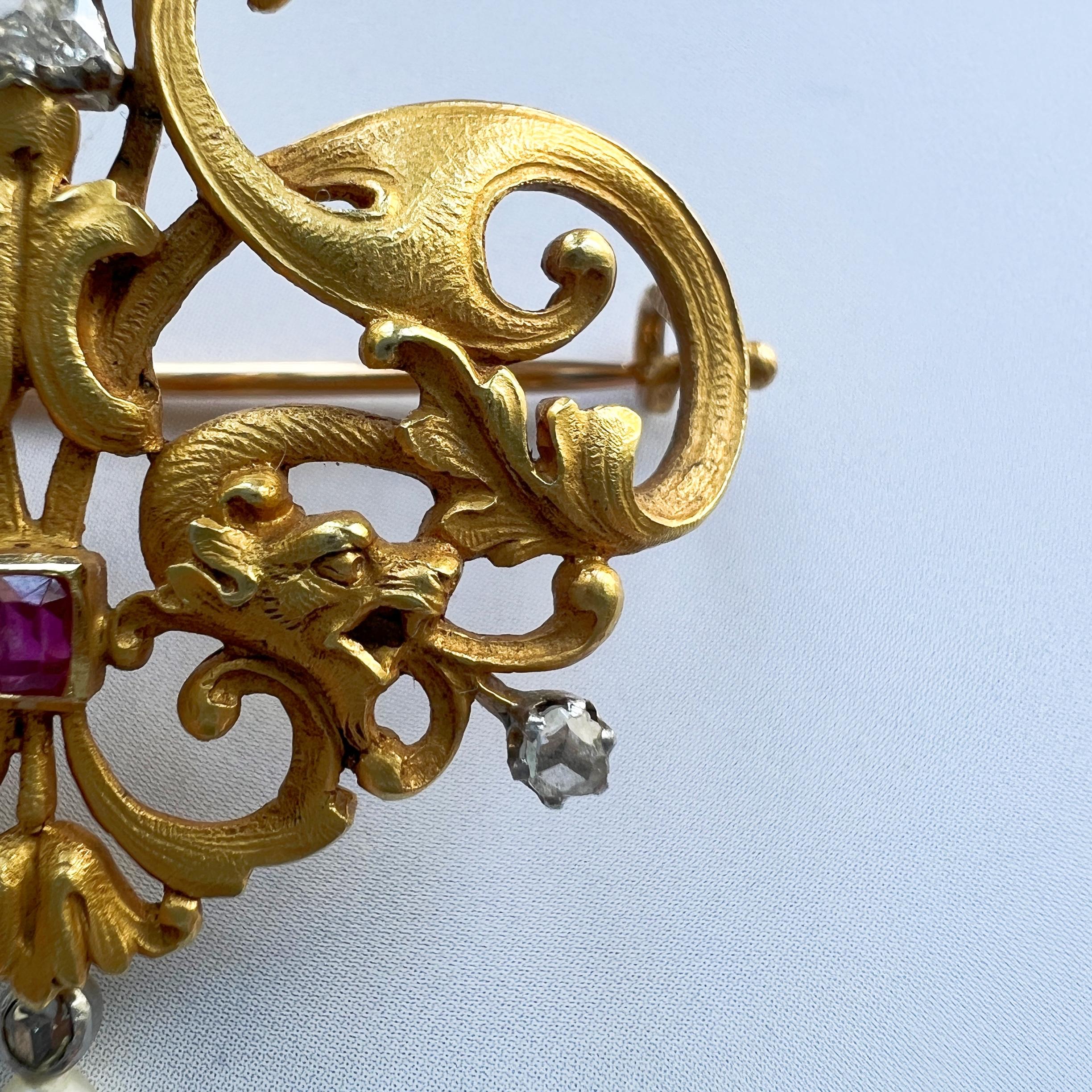 Women's or Men's Art Nouveau French 18K gold double chimera griffon dragon pendant brooch For Sale