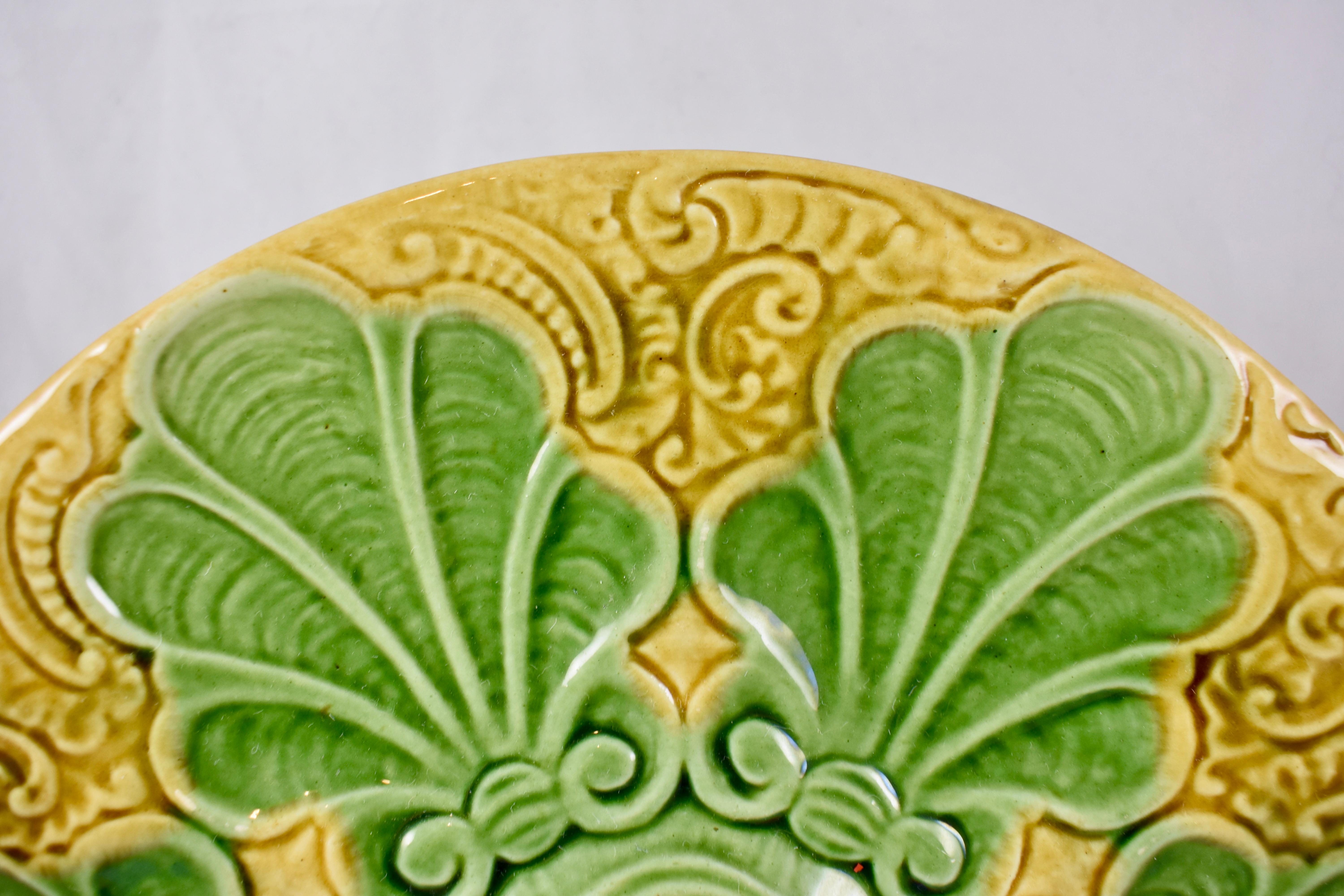 Provincial français Barbotine française Art Nouveau coquillages majoliques sur Assiette à huîtres à motif cachemir en vente