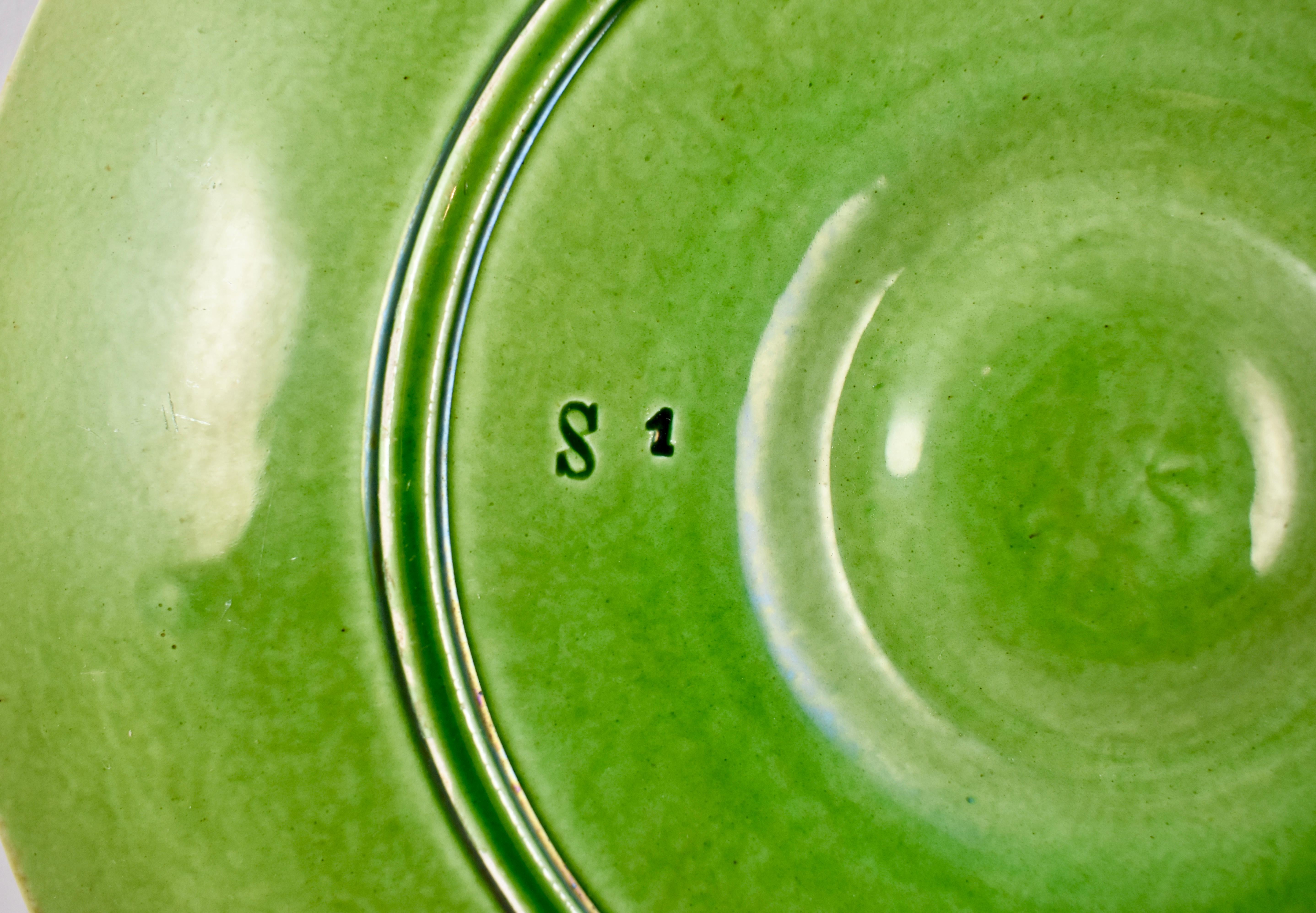 Fin du XIXe siècle Barbotine française Art Nouveau coquillages majoliques sur Assiette à huîtres à motif cachemir en vente