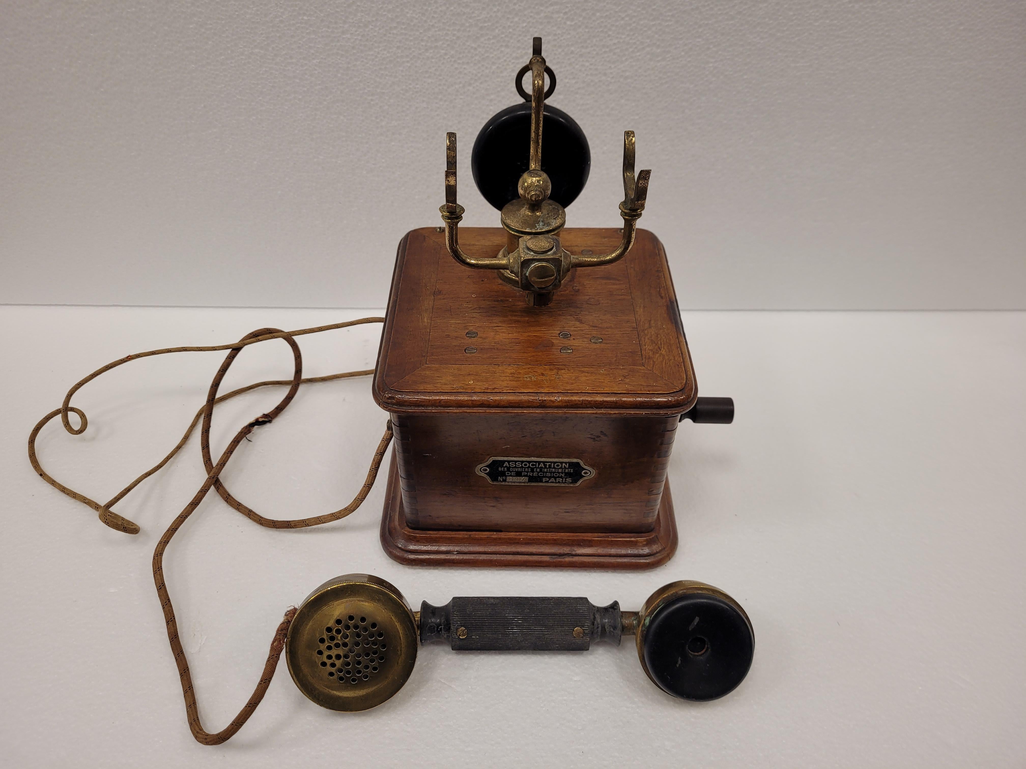 Telephone Art Nouveau français en bois et bronze en vente 1
