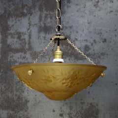 Lampada a sospensione francese Art Nouveau in ottone e vetro pressato giallo, anni '20