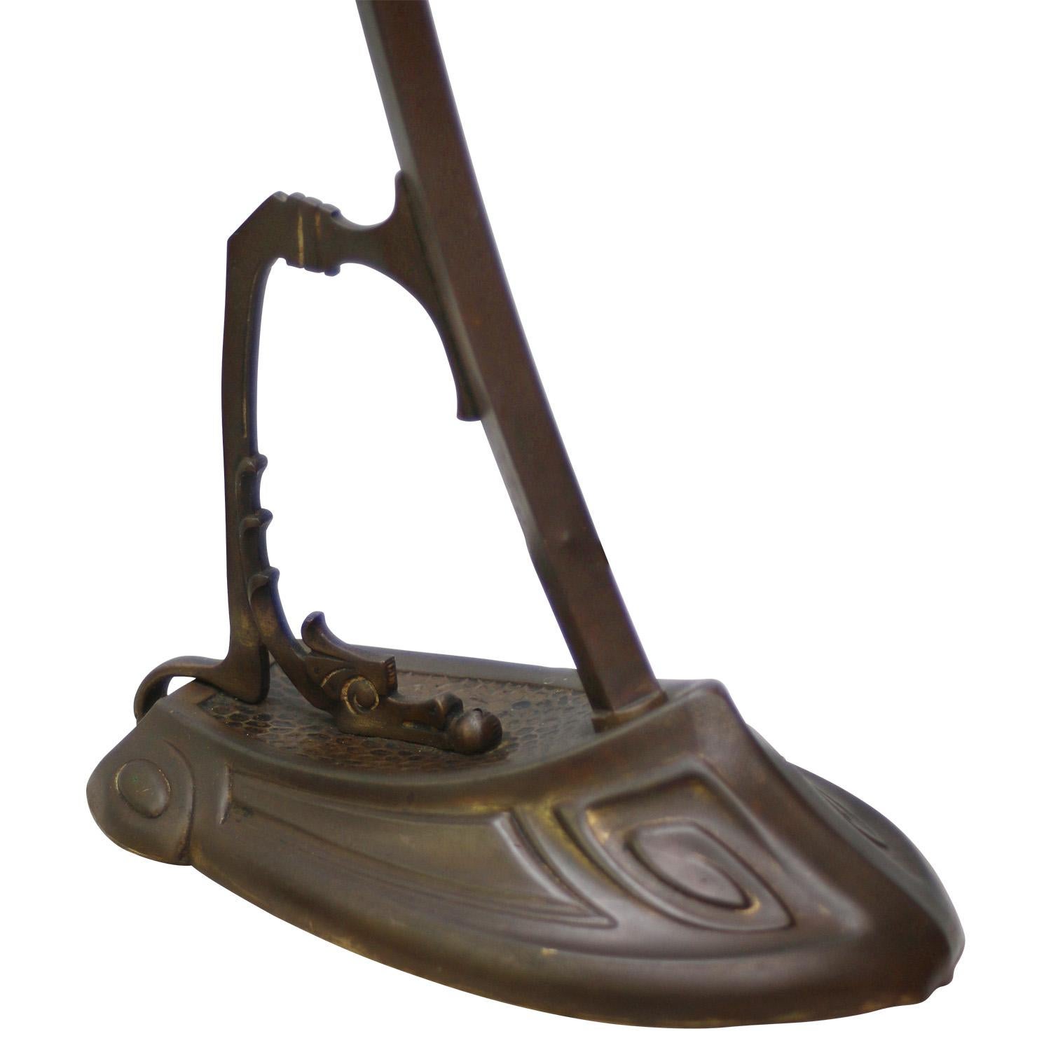 Lampada da tavolo in ottone e vetro smerigliato in stile Art Nouveau francese in vendita 1