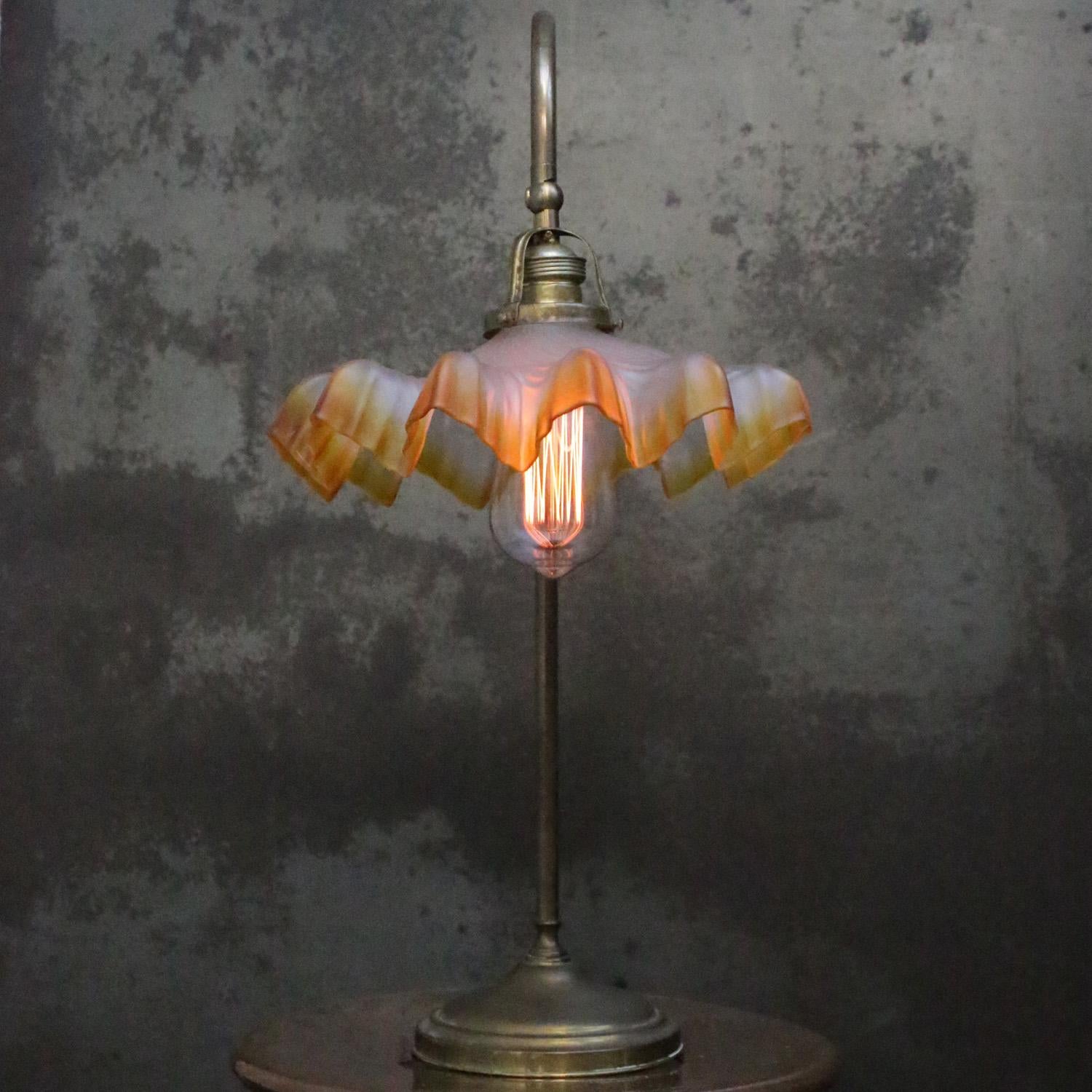 Art Nouveau Französisch Messing & Glas Tisch Desk Light im Zustand „Gut“ im Angebot in Amsterdam, NL