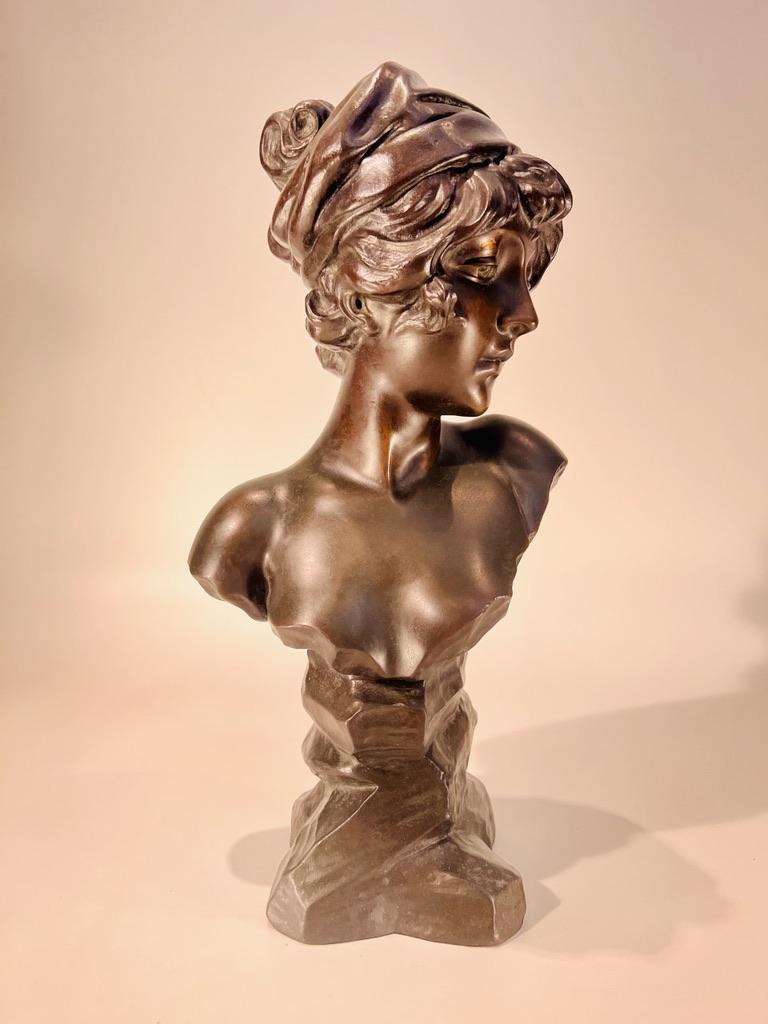 Incredible bronze Art Nouveau representing young lady naked circa 1900