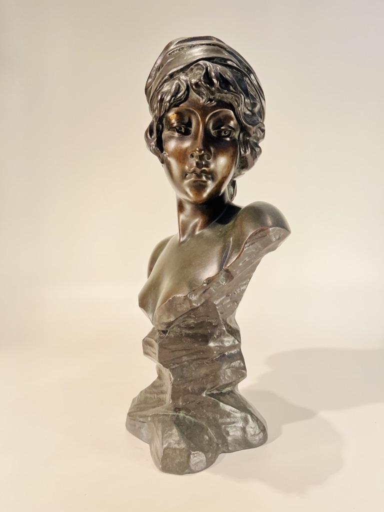 Jugendstil-Bronze mit Darstellung einer nackten jungen Dame um 1900 (Art nouveau) im Angebot