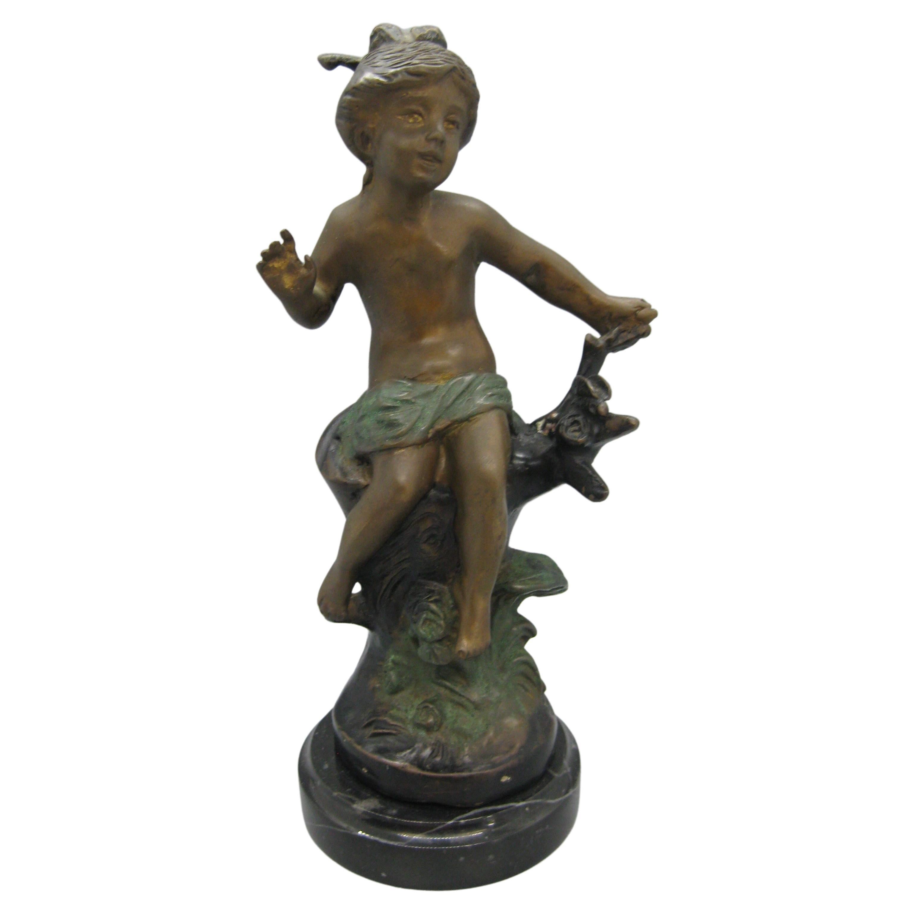 Sculpture d'enfant Art nouveau français en bronze avec peinture émaillée d'Auguste Moreau