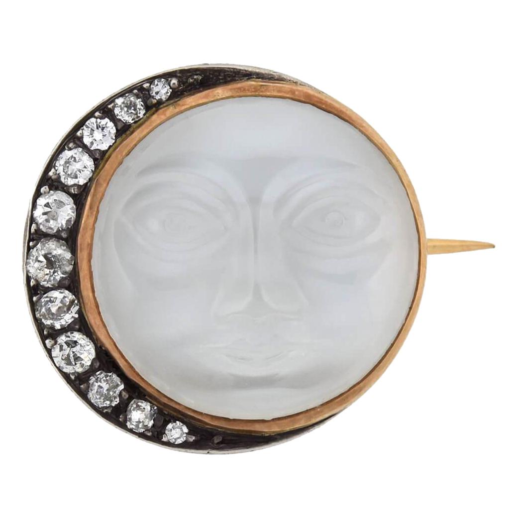 Art Nouveau Französisch geschnitzt Mondstein Gesicht und Diamant Halbmond Pin