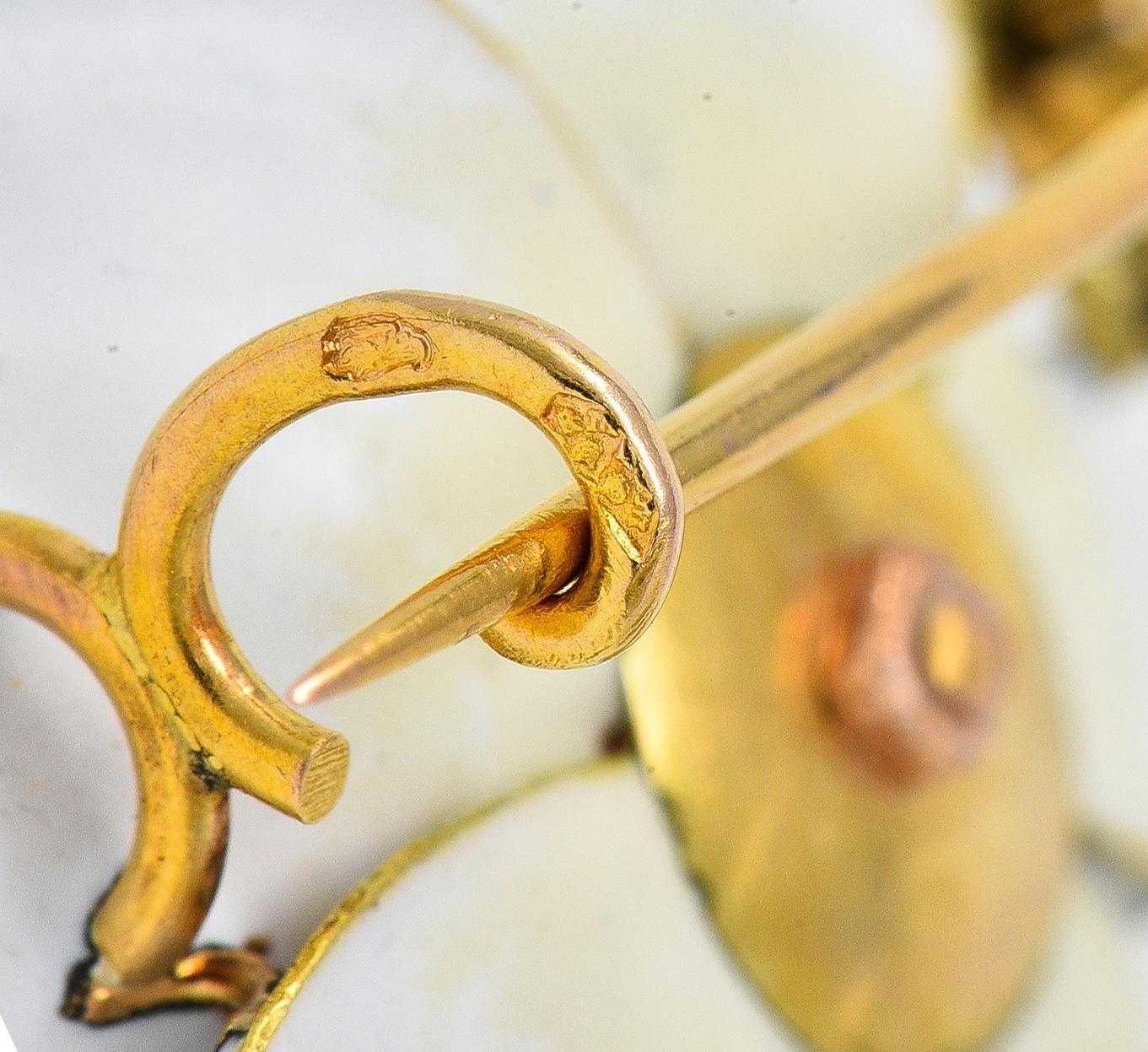 Art Nouveau Französisch Diamant Perle Weiß Emaille 18K Gelb Antike Stiefmütterchen Brosche für Damen oder Herren im Angebot