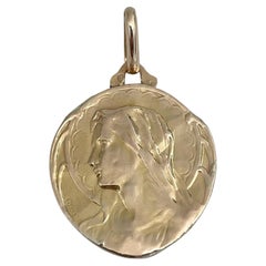 Emile Dropsy Pendentif français Art Nouveau médaille de la Vierge Marie en or jaune 18 carats