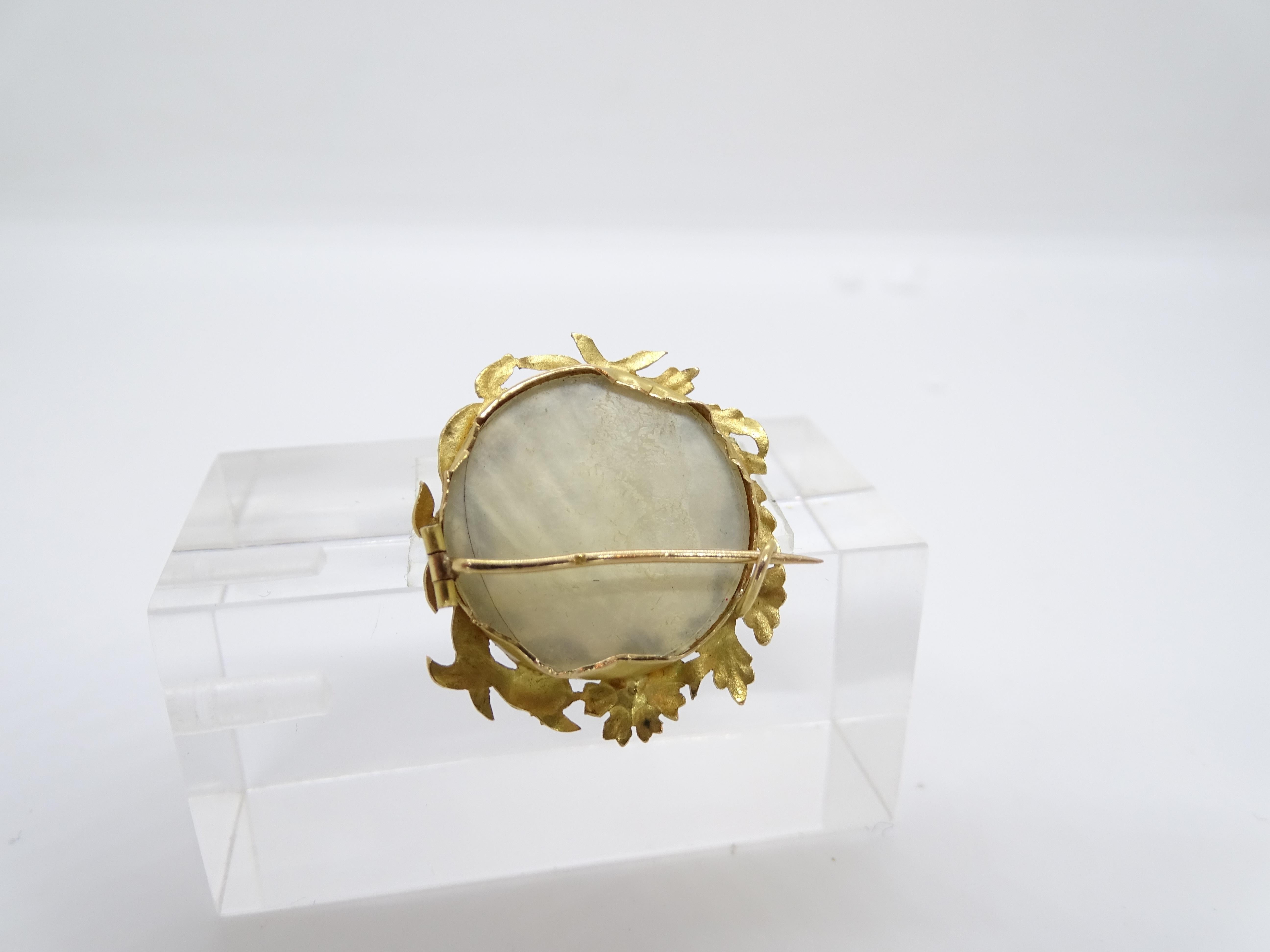 Art Nouveau  French Mother-of-pearl brooch, 18k yellow gold, pearl For Sale 14