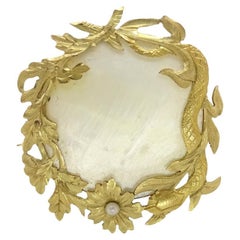 Art Nouveau  French Mother-of-pearl brooch, 18k yellow gold, pearl