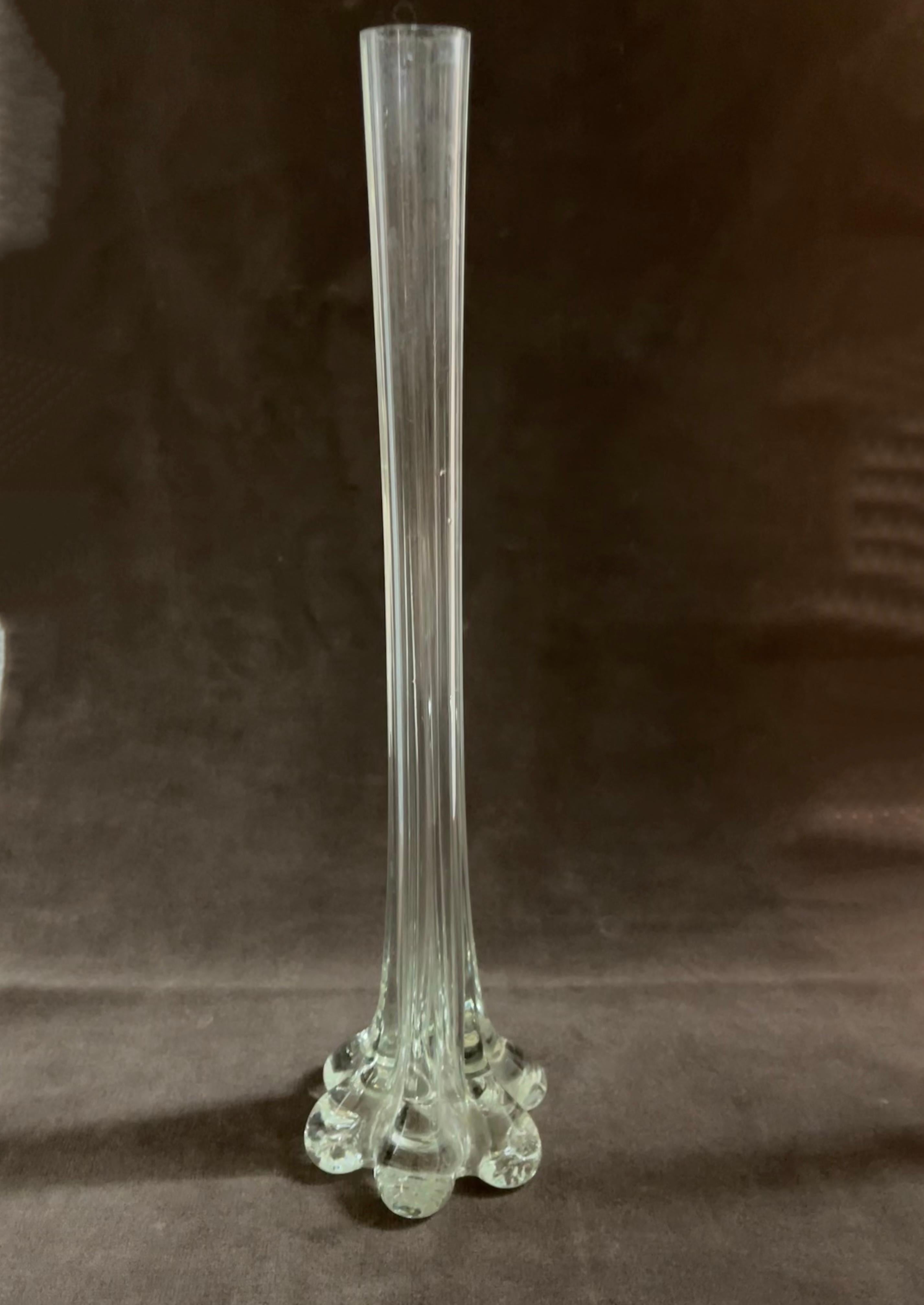 Art Nouveau Französisch Paar Gladiolen geriffelte Glasvasen (20. Jahrhundert) im Angebot