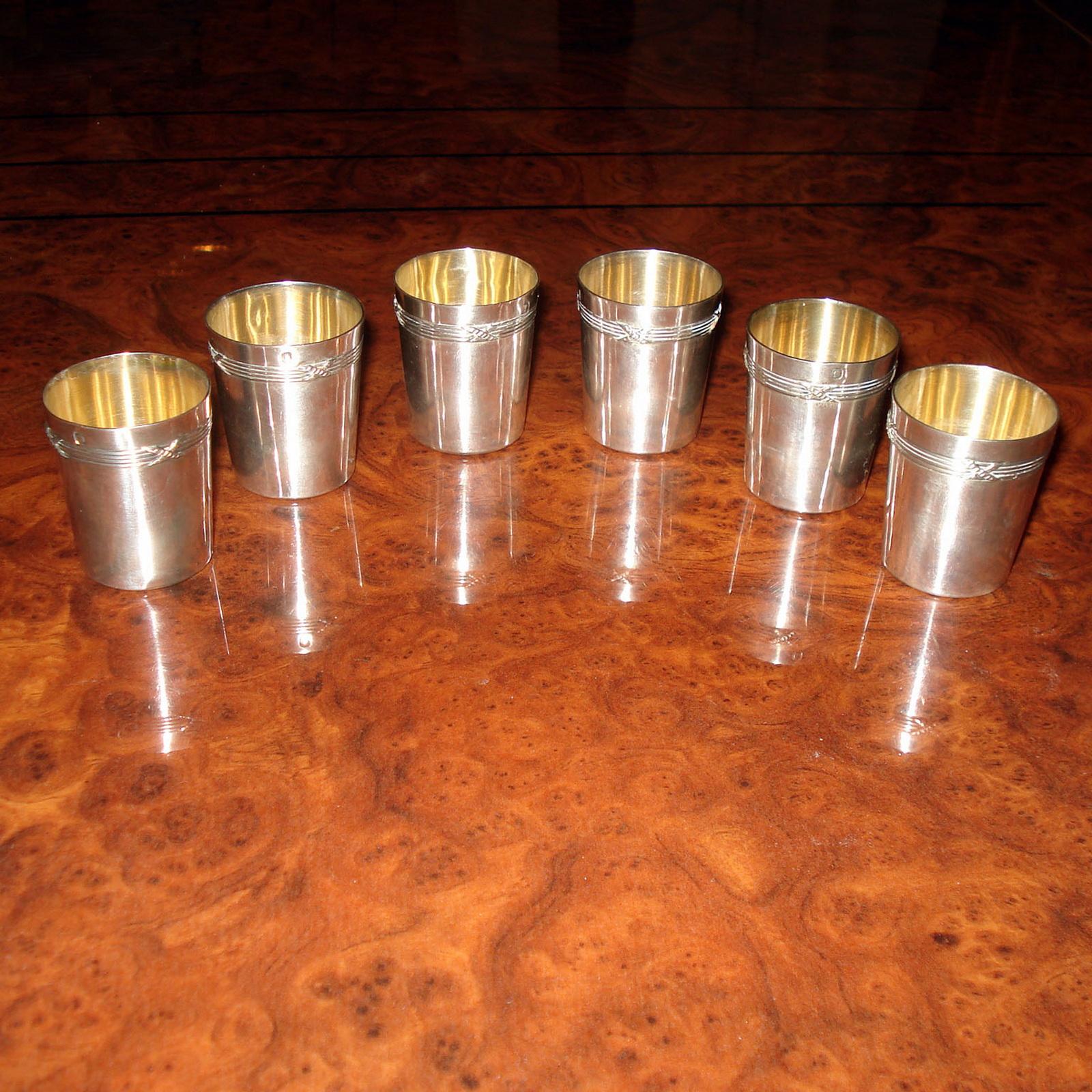 Art Nouveau French silver beakers by Edouard Fournemet.
Set of six liqueur cups in silver and vermeil, decorated with nets surmounted by crossed ribbons. Made by the renowned French silversmith Edouard Fournemet.
Marked on the wall with the French