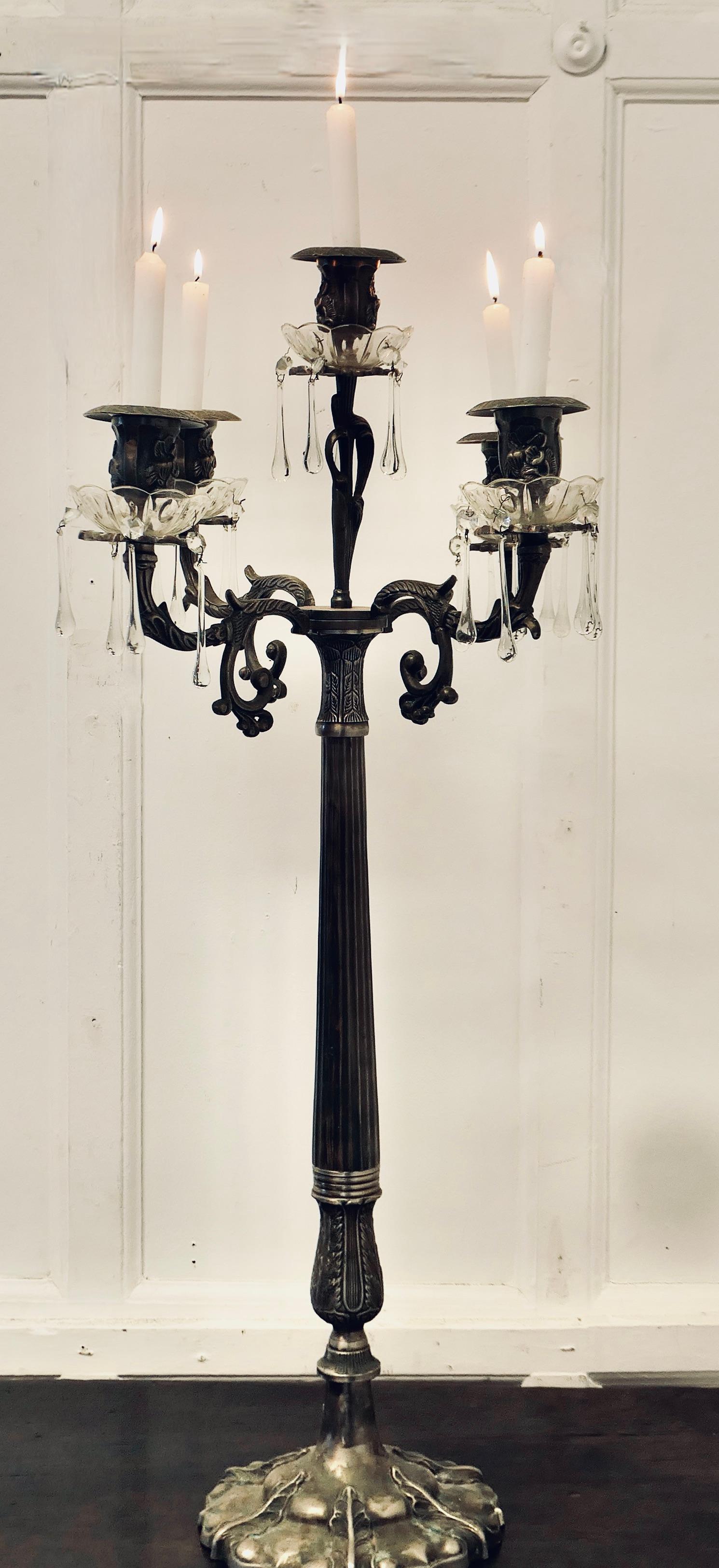Candelabro a 5 rami in metallo e cristallo in stile Art Nouveau francese, in argento. In condizioni buone in vendita a Godshill, Isle of Wight