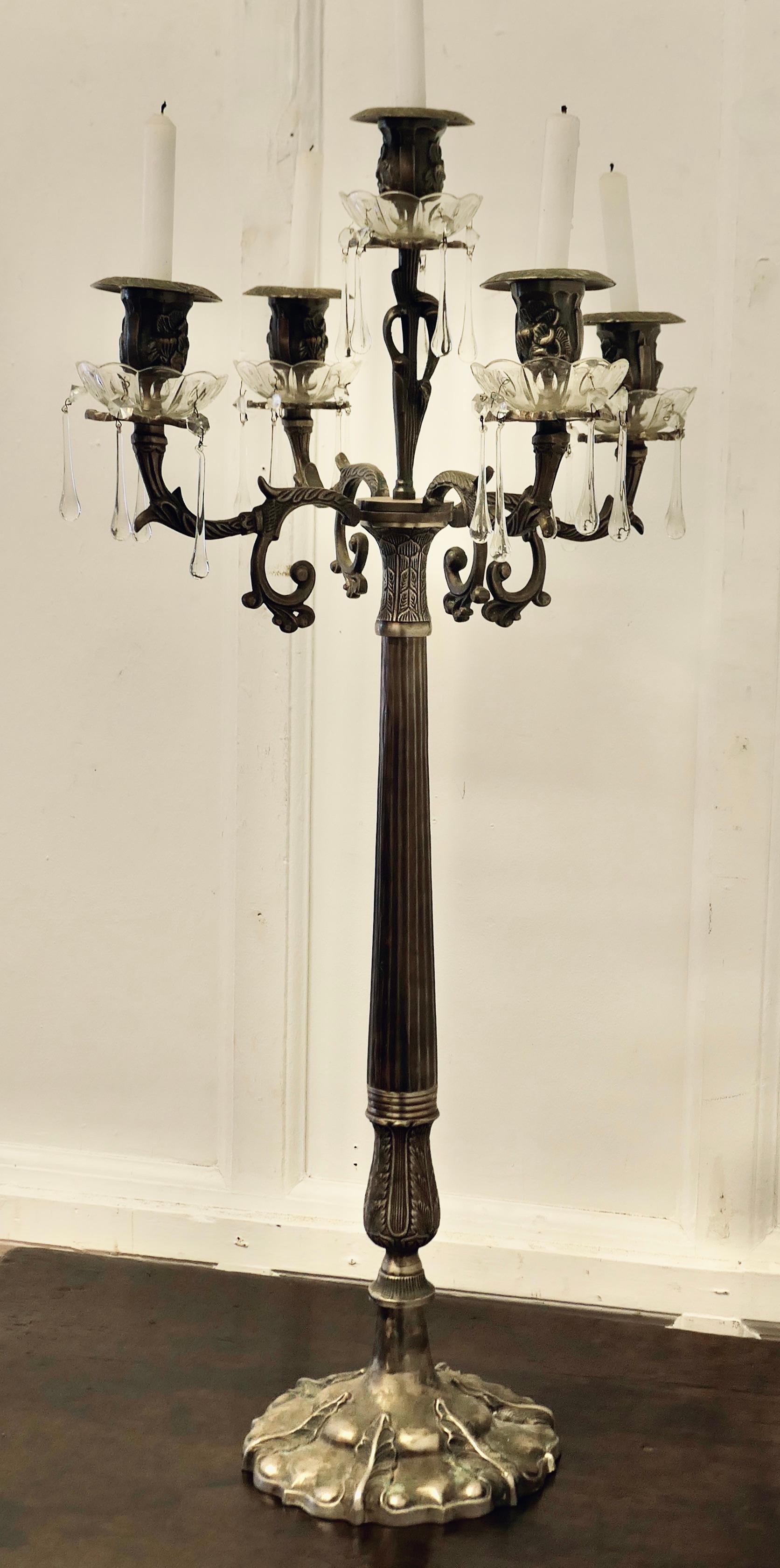 Fine XIX secolo Candelabro a 5 rami in metallo e cristallo in stile Art Nouveau francese, in argento. in vendita