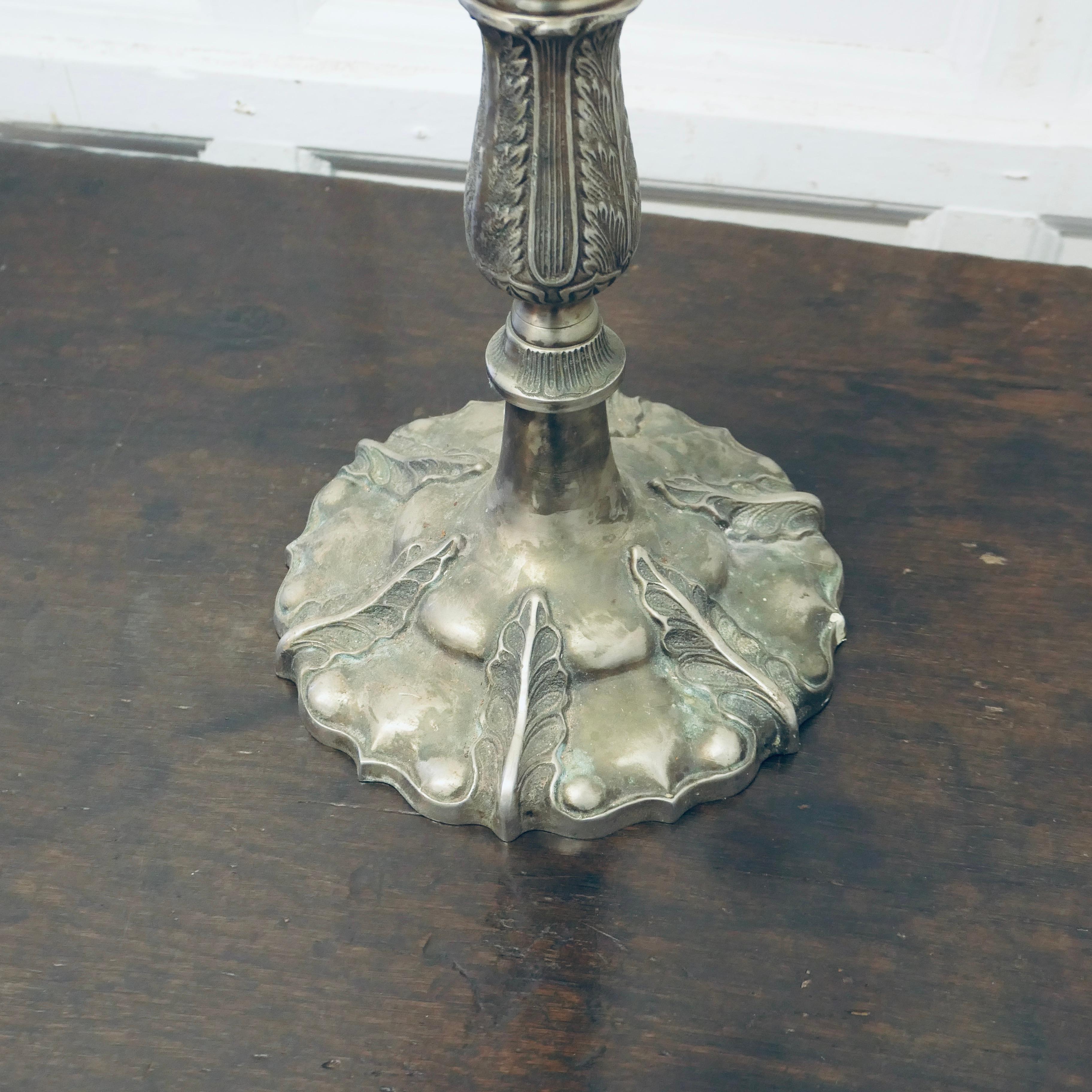 Acciaio Candelabro a 5 rami in metallo e cristallo in stile Art Nouveau francese, in argento. in vendita