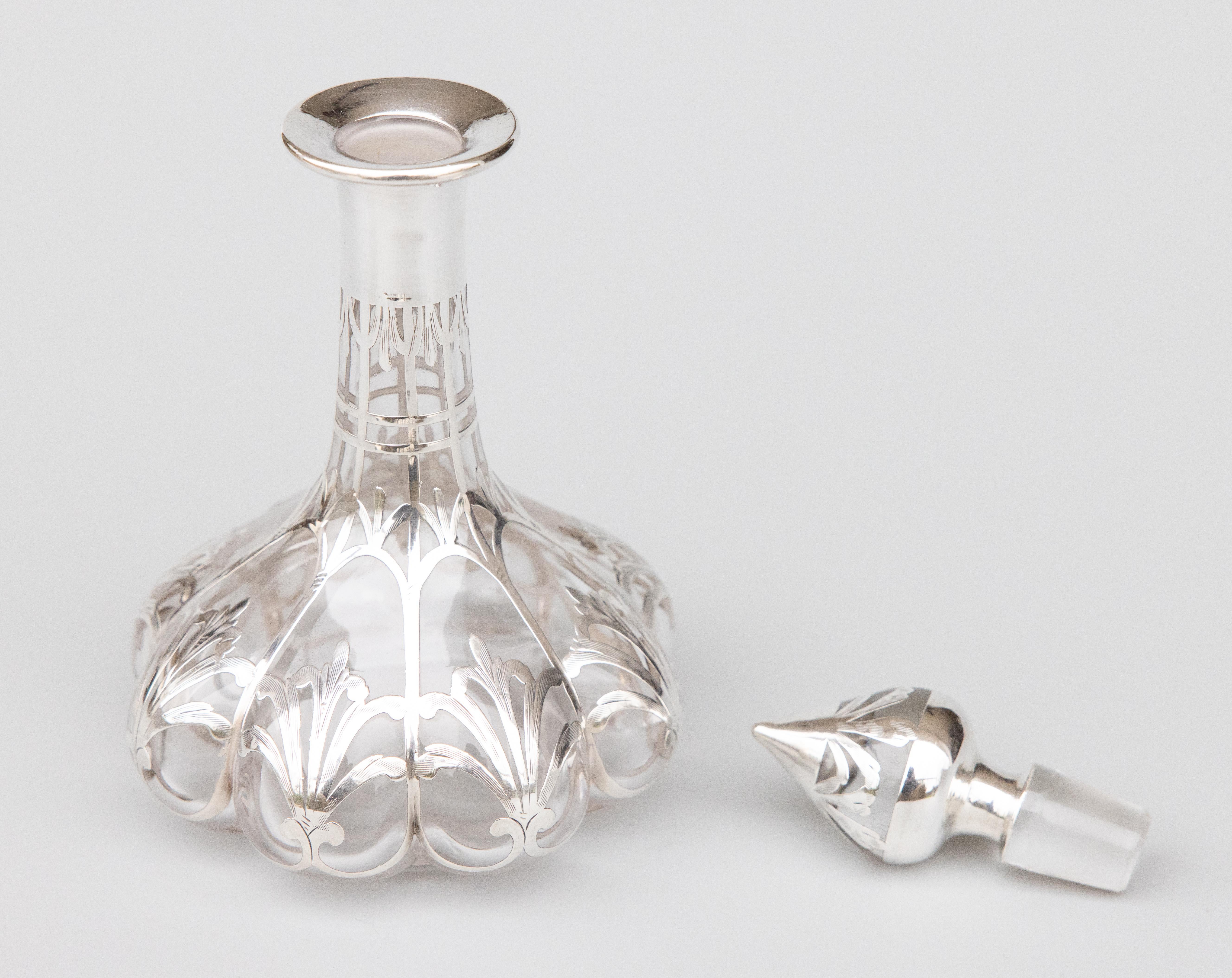 Art Nouveau French Silver Overlay Glass Perfume Bottle, circa 1900 In Good Condition For Sale In Pearland, TX