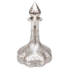 Bottiglia di profumo in vetro con sovrapposizione d'argento in stile Art Nouveau francese, circa 1900