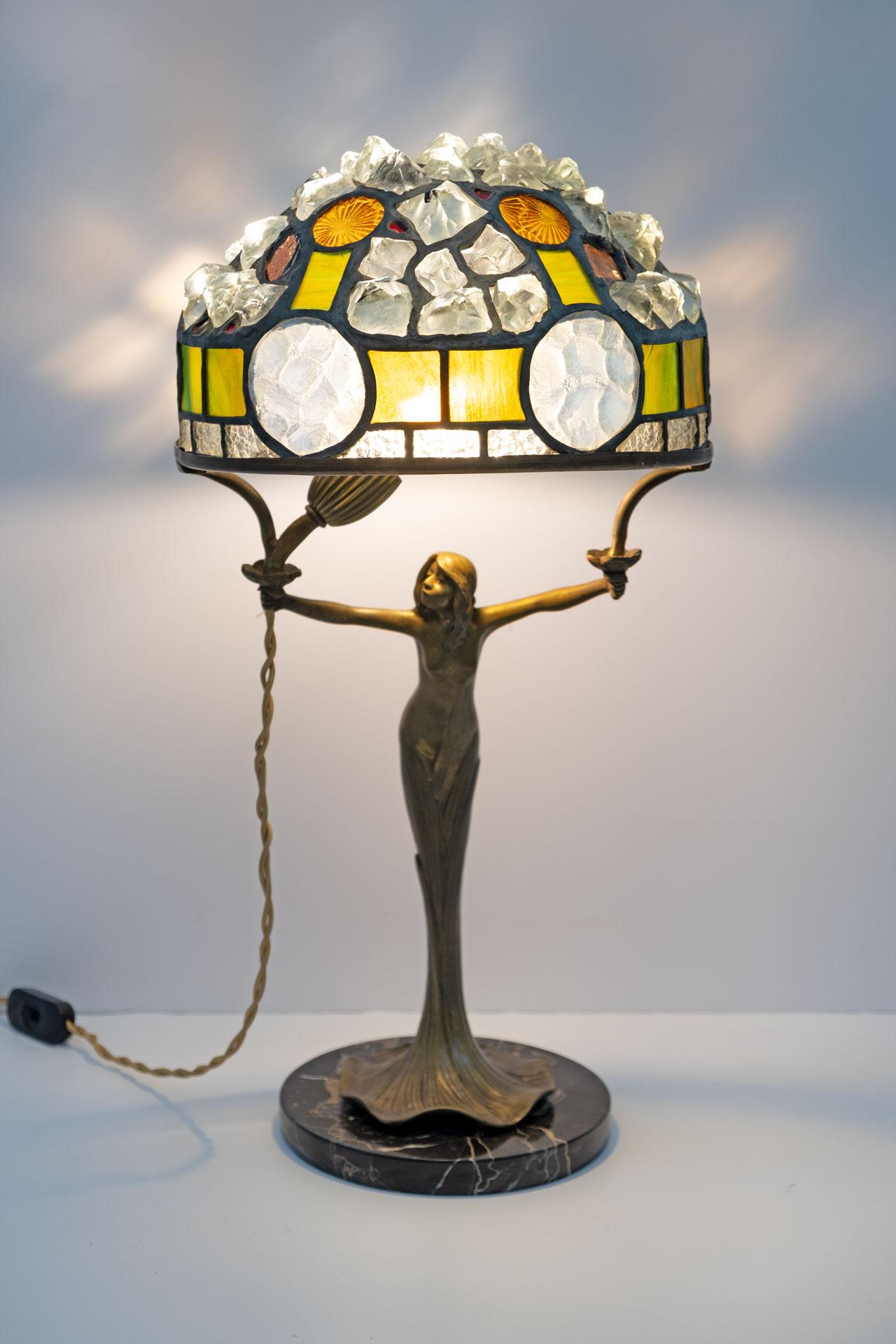 Laiton Lampe de bureau française Art Nouveau de style Tiffany, années 1930 en vente