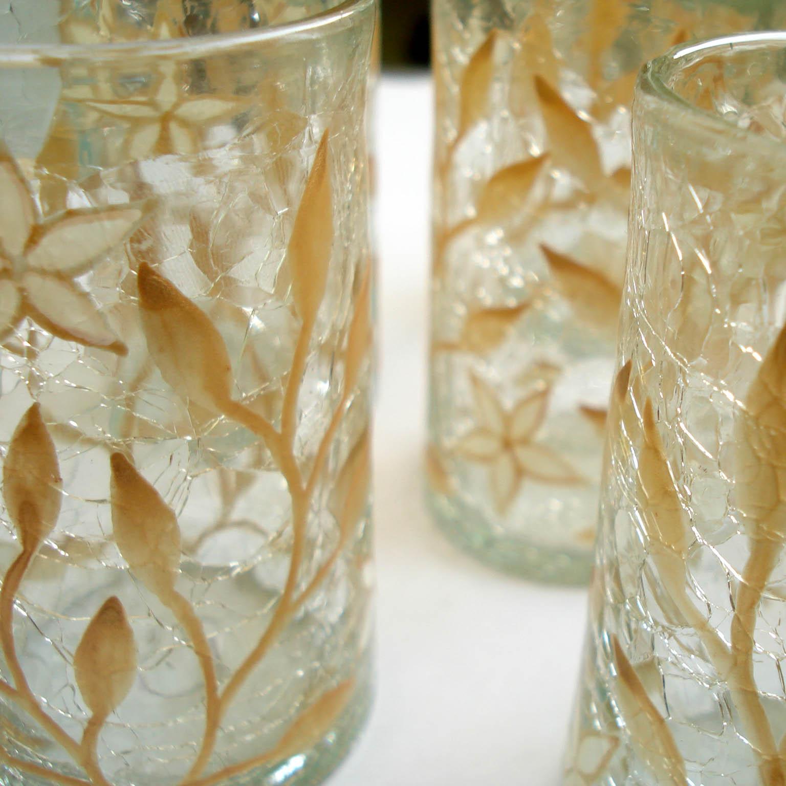 Ensemble de huit tasses à thé Art Nouveau, émail or et blanc sur verre craquelé en vente 7