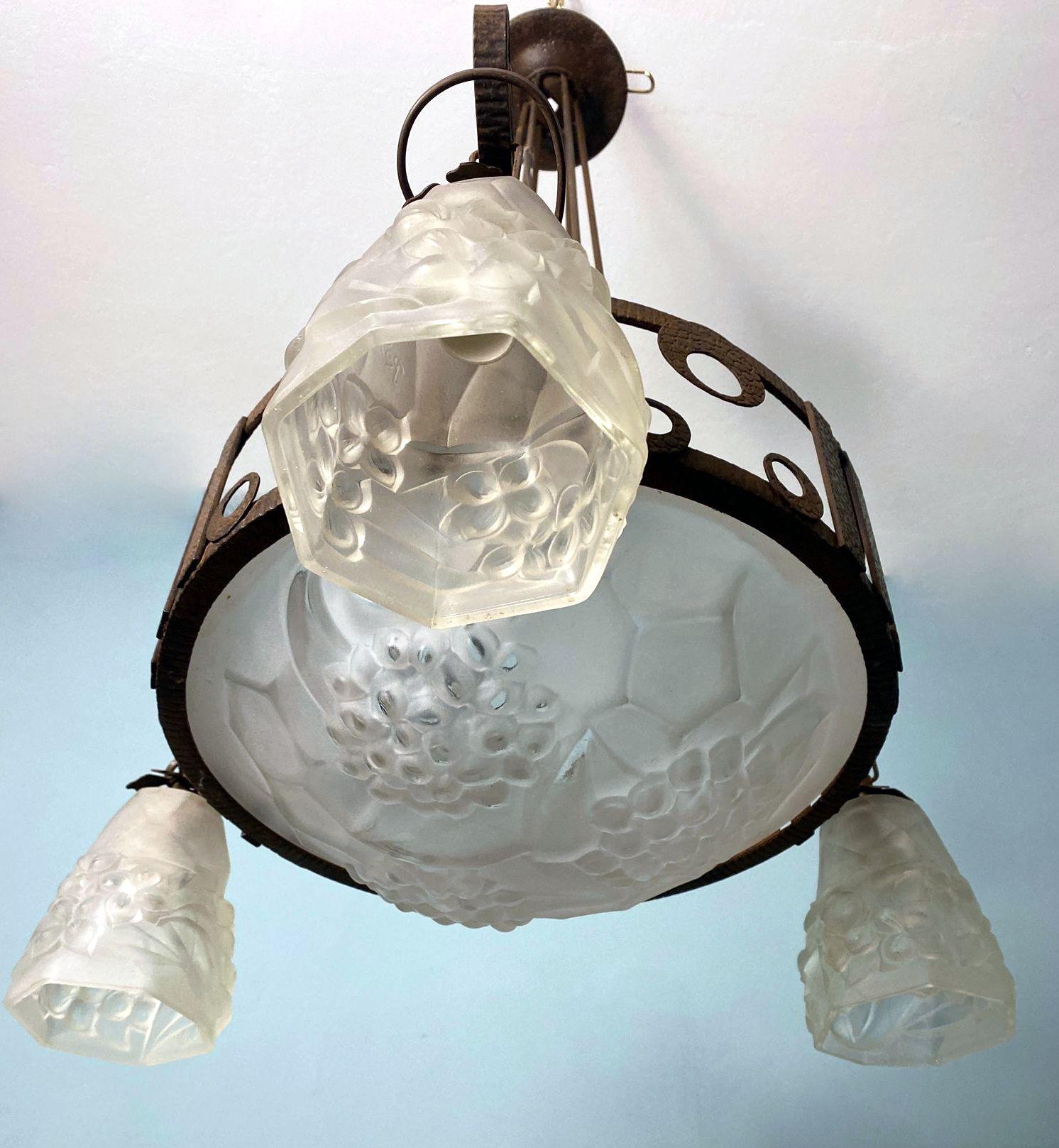 Art Nouveau French Wrought Iron and Opaline Glass Chandelier For Sale 7