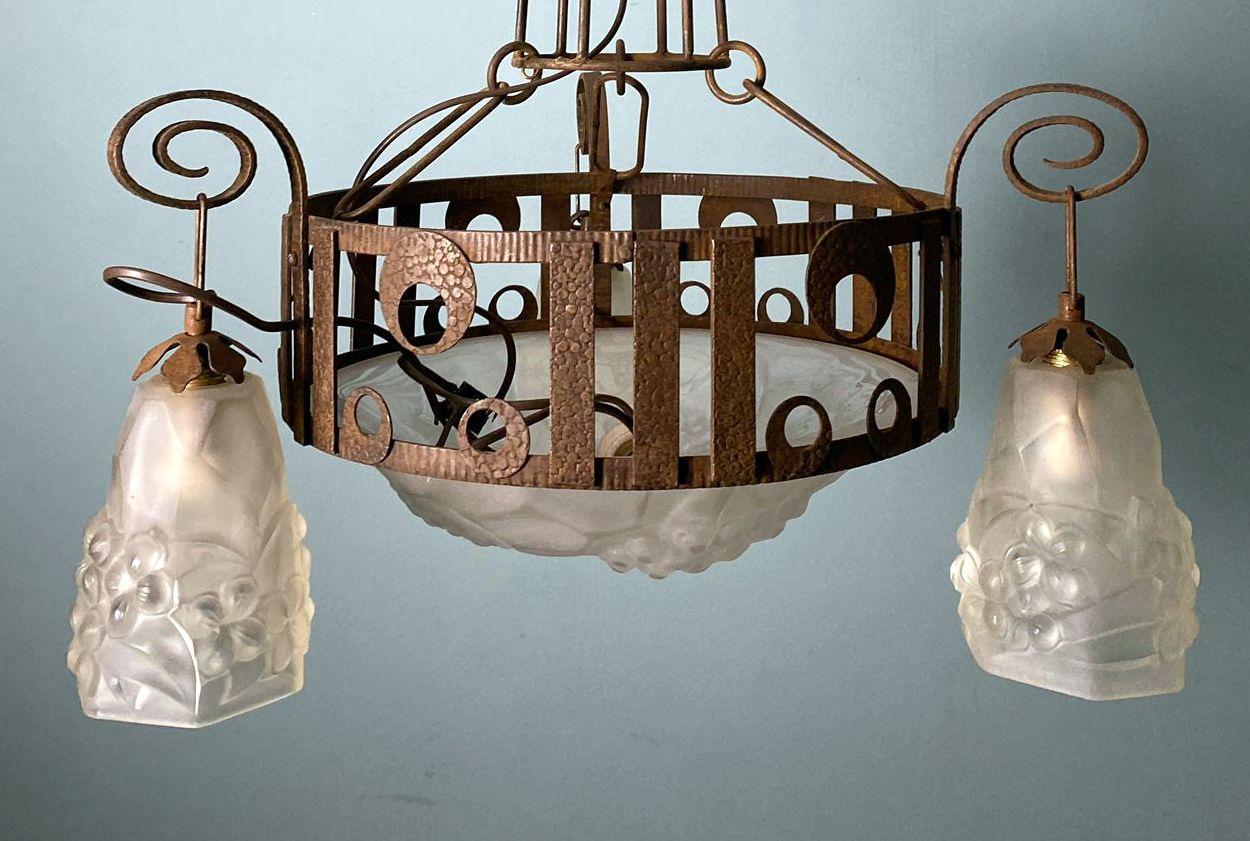 Art Nouveau French Wrought Iron and Opaline Glass Chandelier For Sale 1