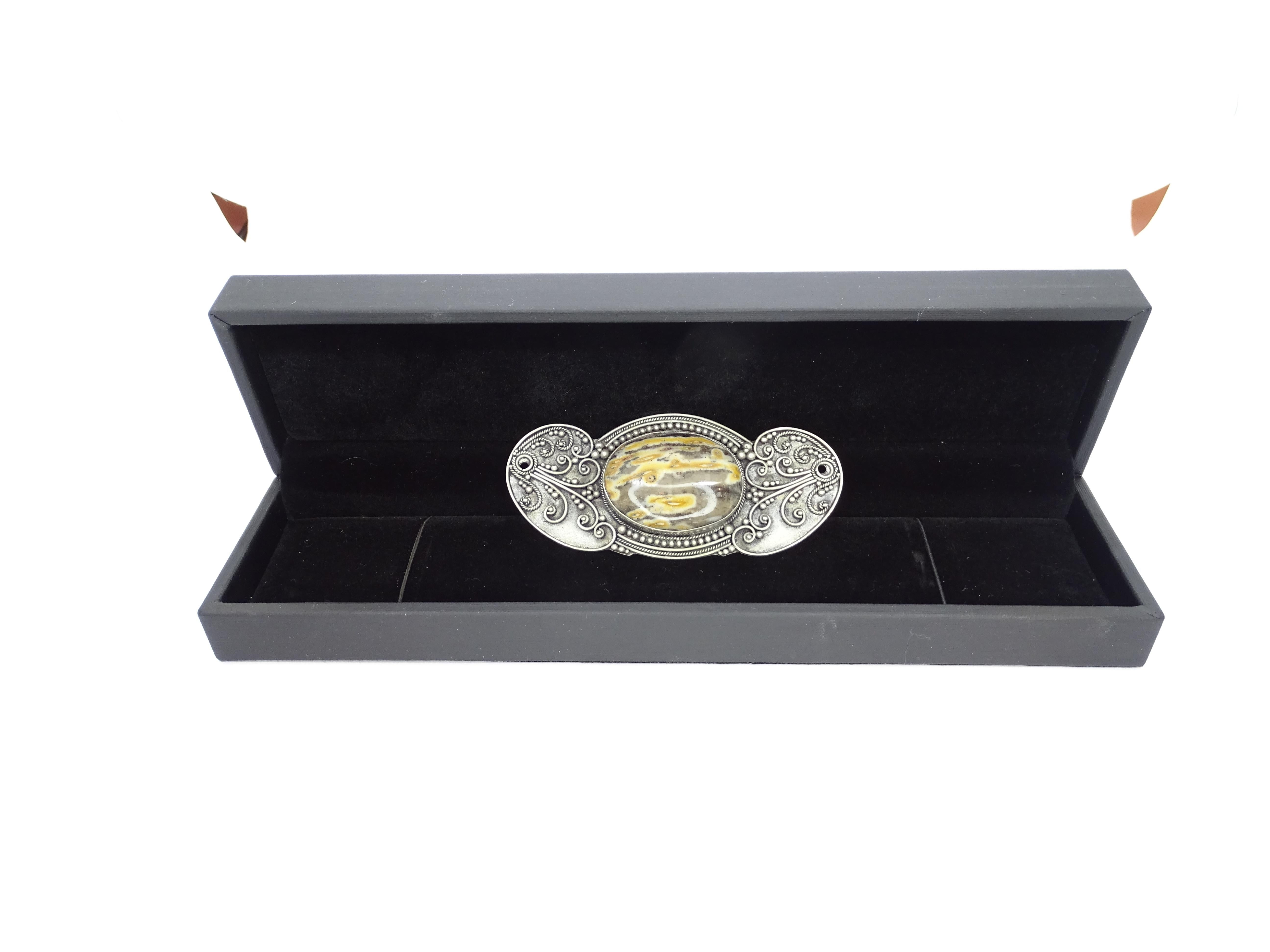 Women's or Men's Art Nouveau French yellow grey agate cabochon  Silver Brooch Pendentif For Sale
