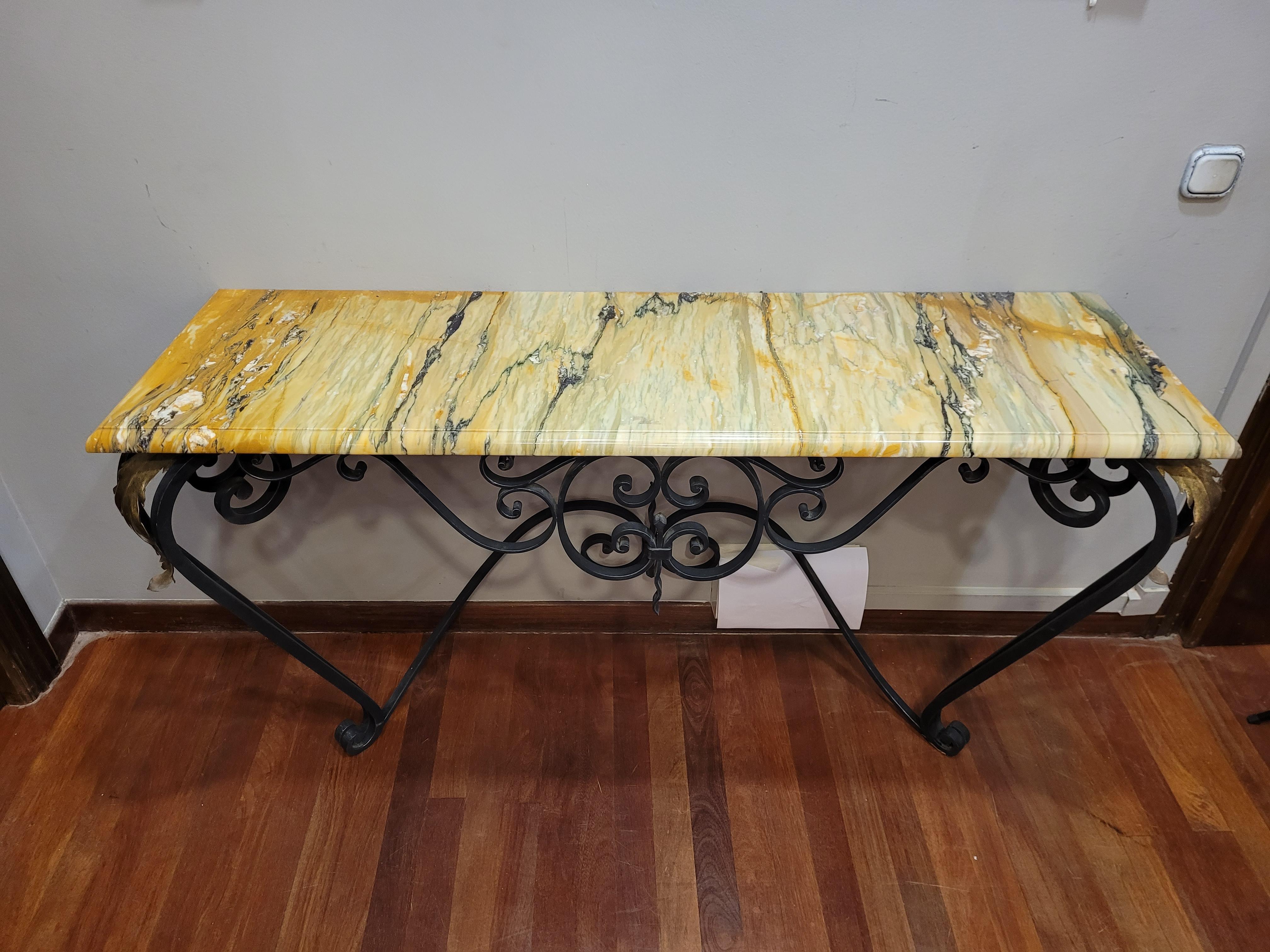 Table console française Art Nouveau en fer forgé et marbre jaune en vente 3
