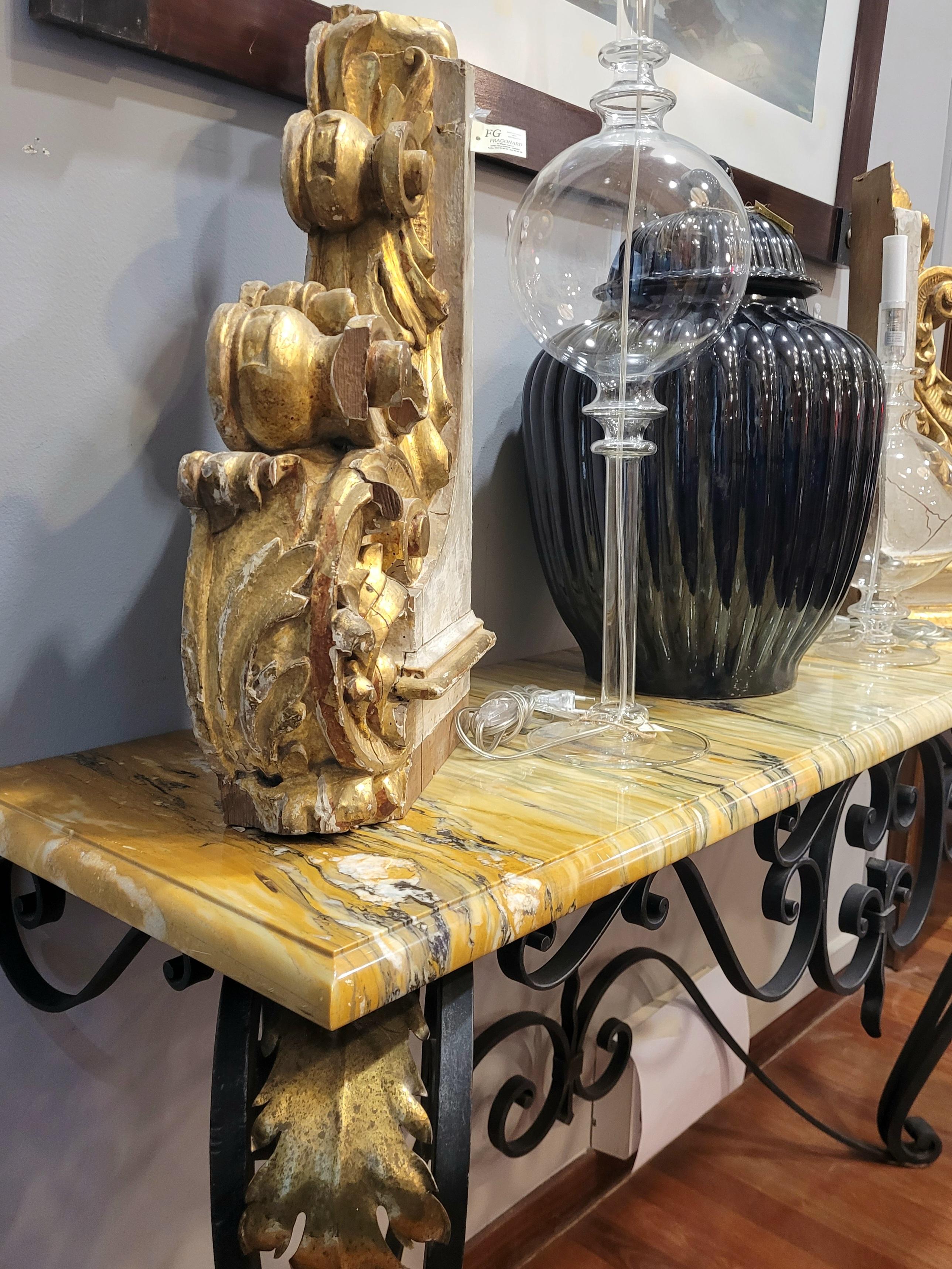Milieu du XXe siècle Table console française Art Nouveau en fer forgé et marbre jaune en vente