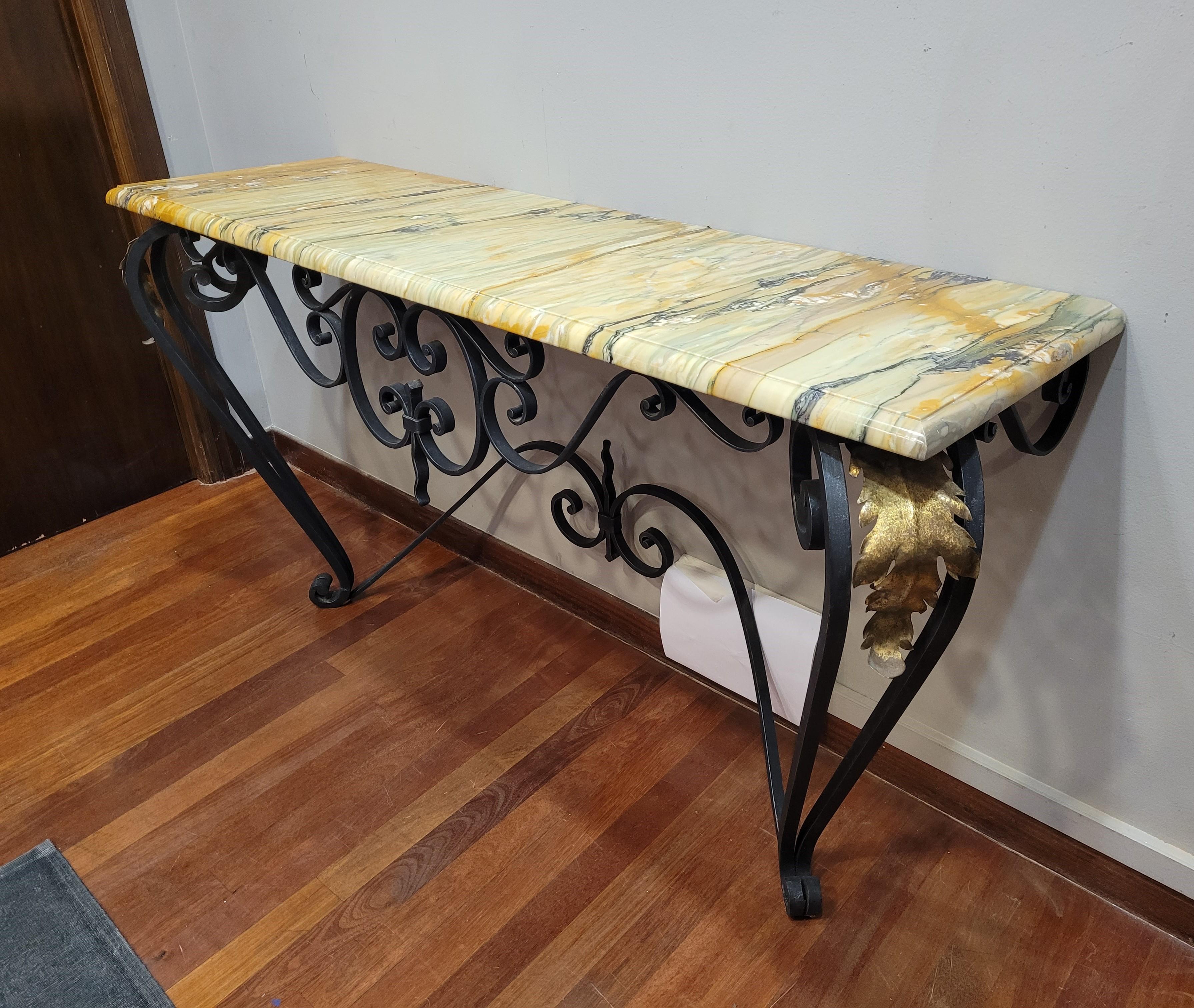 Fer forgé Table console française Art Nouveau en fer forgé et marbre jaune en vente