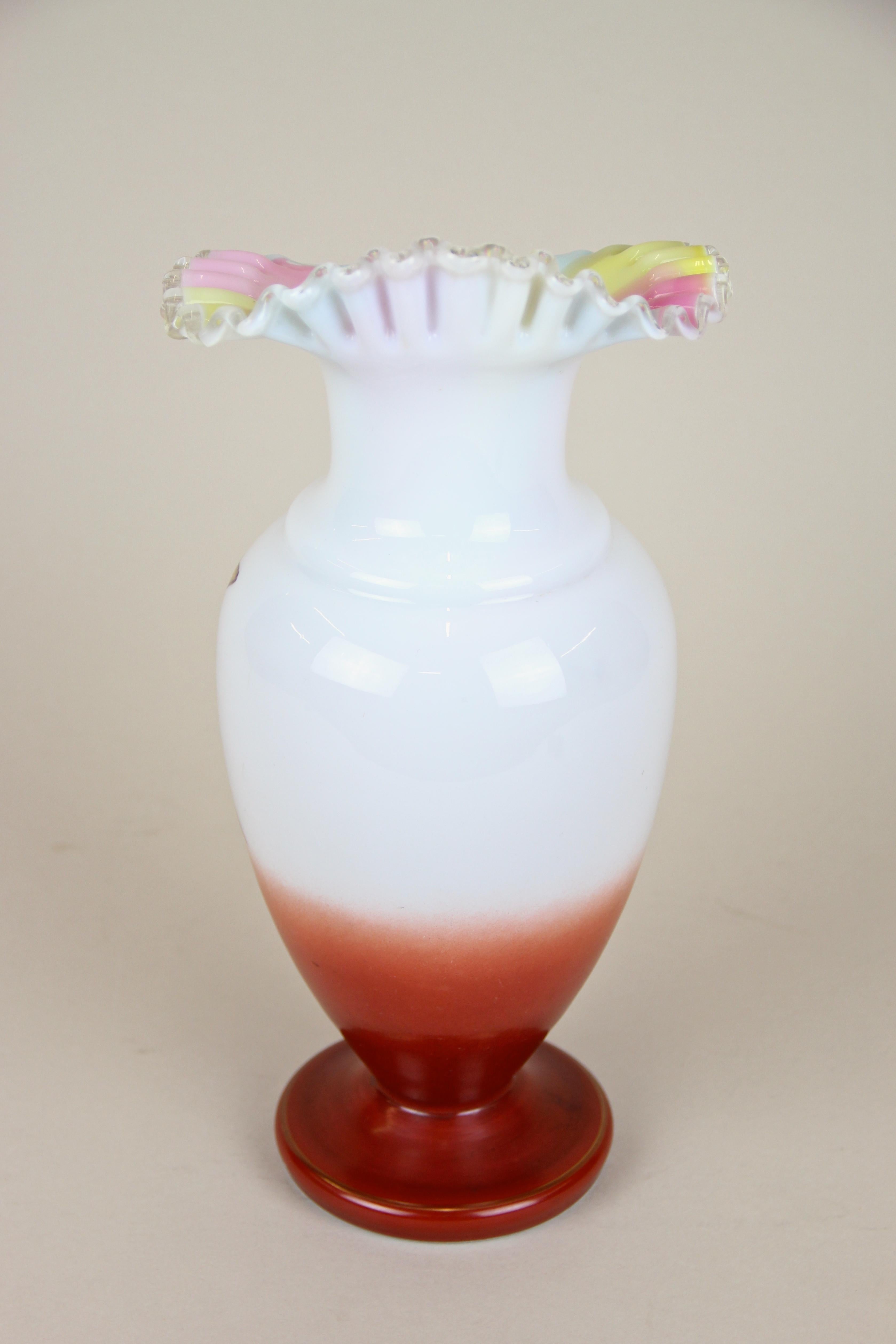 Art Nouveau Frilly Glass Vase with Enamel Paintings, Austria, circa 1900 In Good Condition For Sale In Lichtenberg, AT