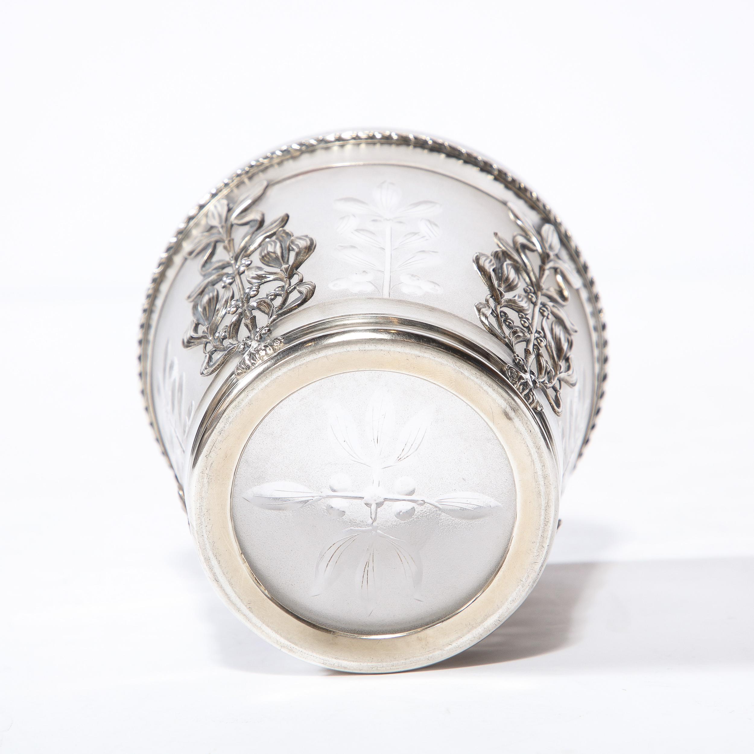 Cache-pot en verre dépoli Art Nouveau avec incrustation de feuillage en argent sterling par Emile Lanlois en vente 2