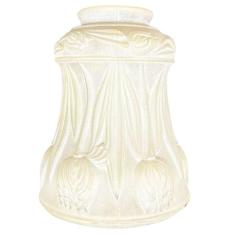Inizio XX secolo Campanula in vetro latte smerigliato Art Nouveau con tulipani in rilievo, globo da 2