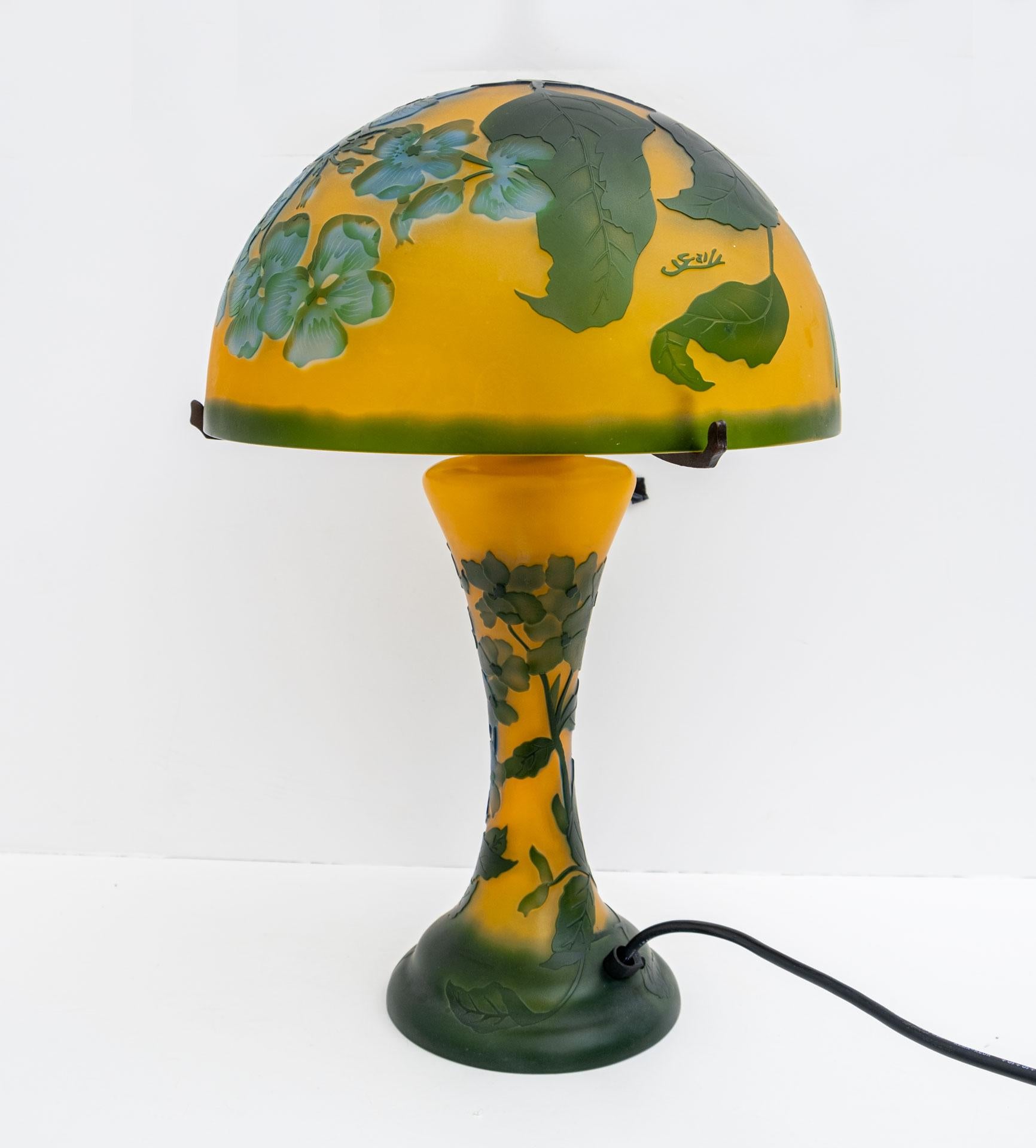 stained glass mushroom lamp
