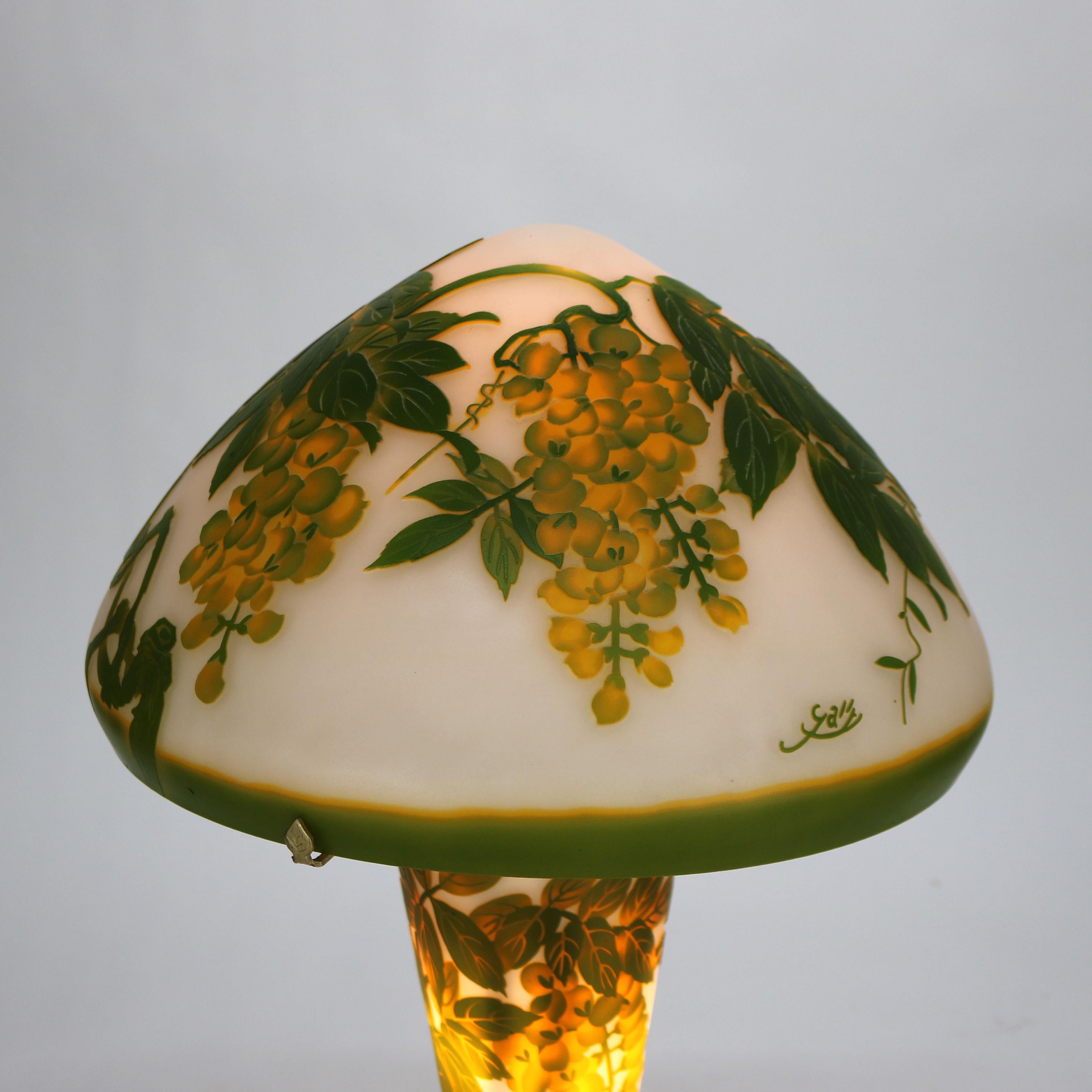 XX Art Nouveau Escuela Galle Camafeo de cristal tallado Pantalla de seta Lámpara de mesa S. XX siglo XX en venta