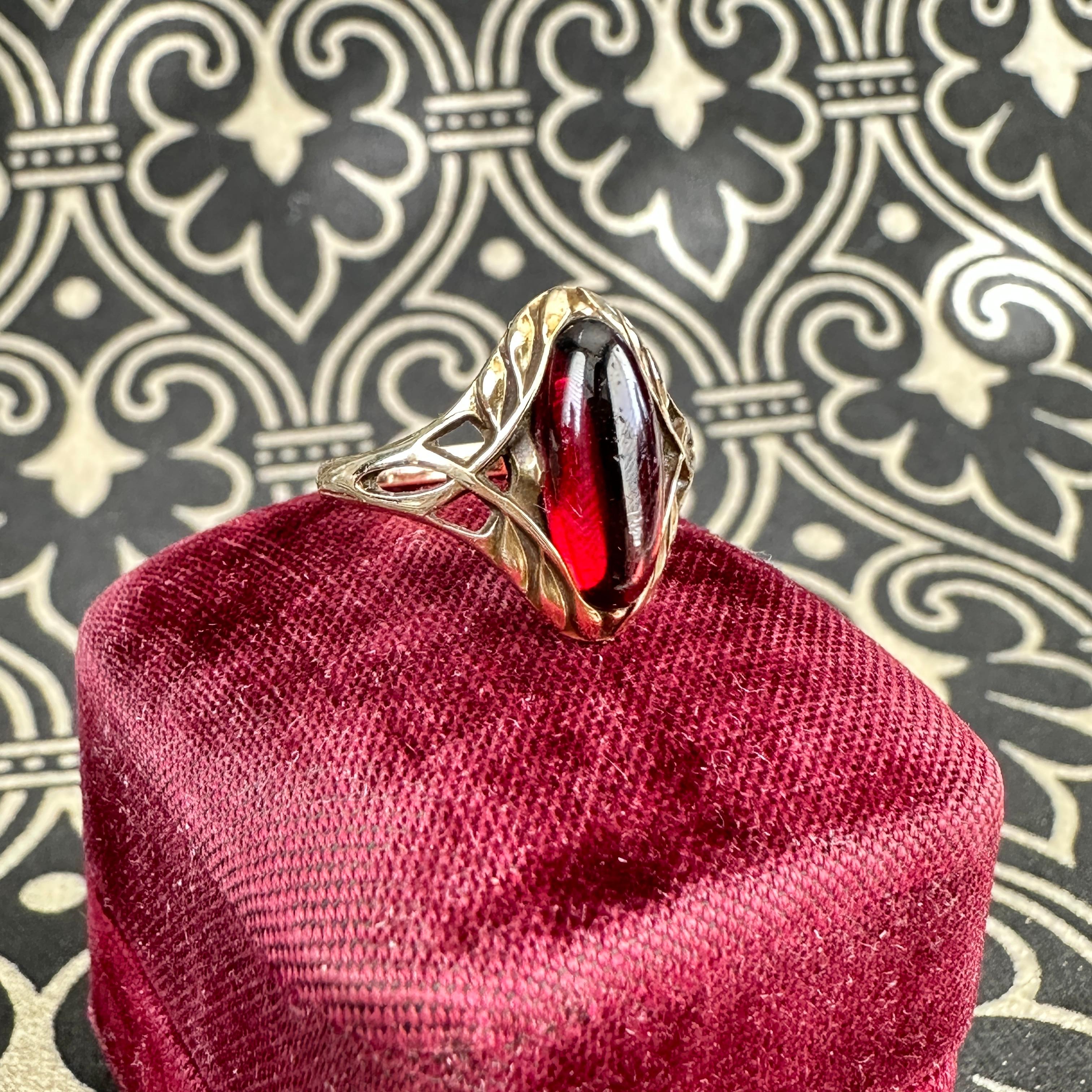 Women's Art Nouveau Garnet 14K Yellow Gold Ring For Sale