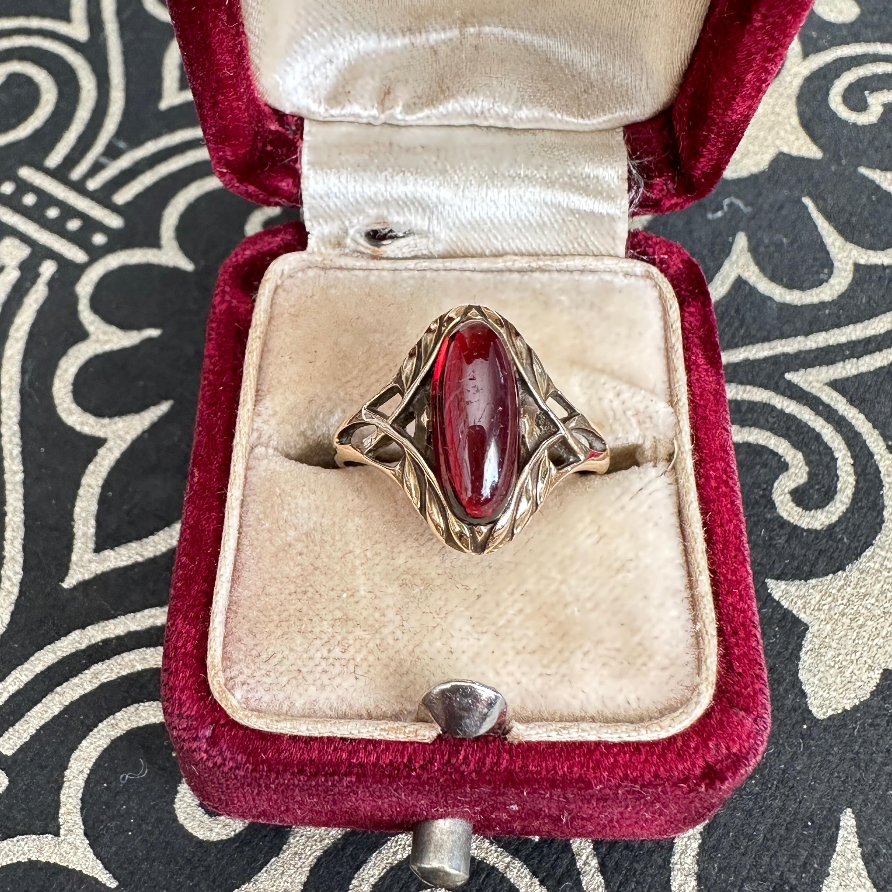 Art Nouveau Garnet 14K Yellow Gold Ring For Sale 4