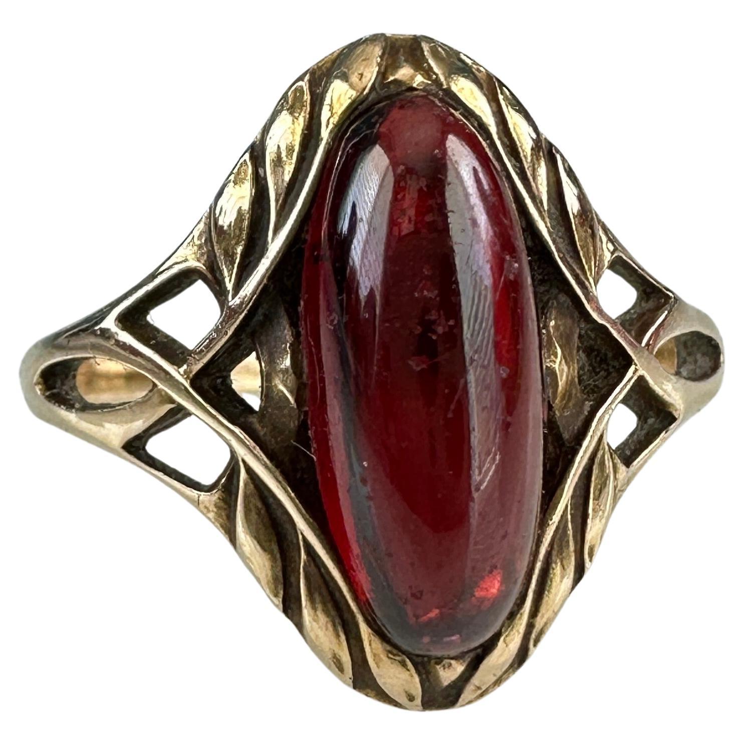 Art Nouveau Garnet 14K Yellow Gold Ring