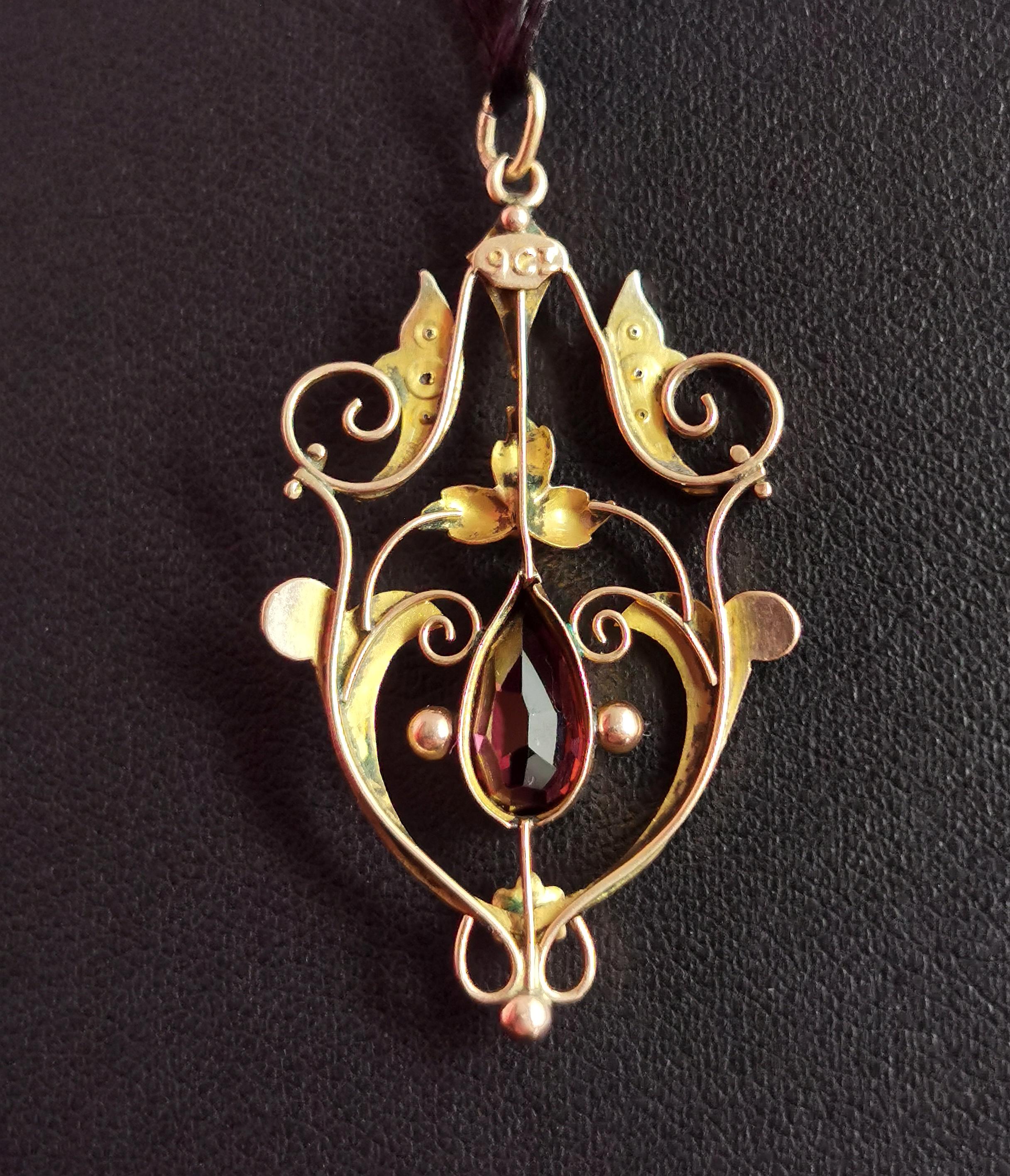 Art Nouveau Garnet and Pearl Lavalier Pendant, 9 Karat Yellow Gold 2