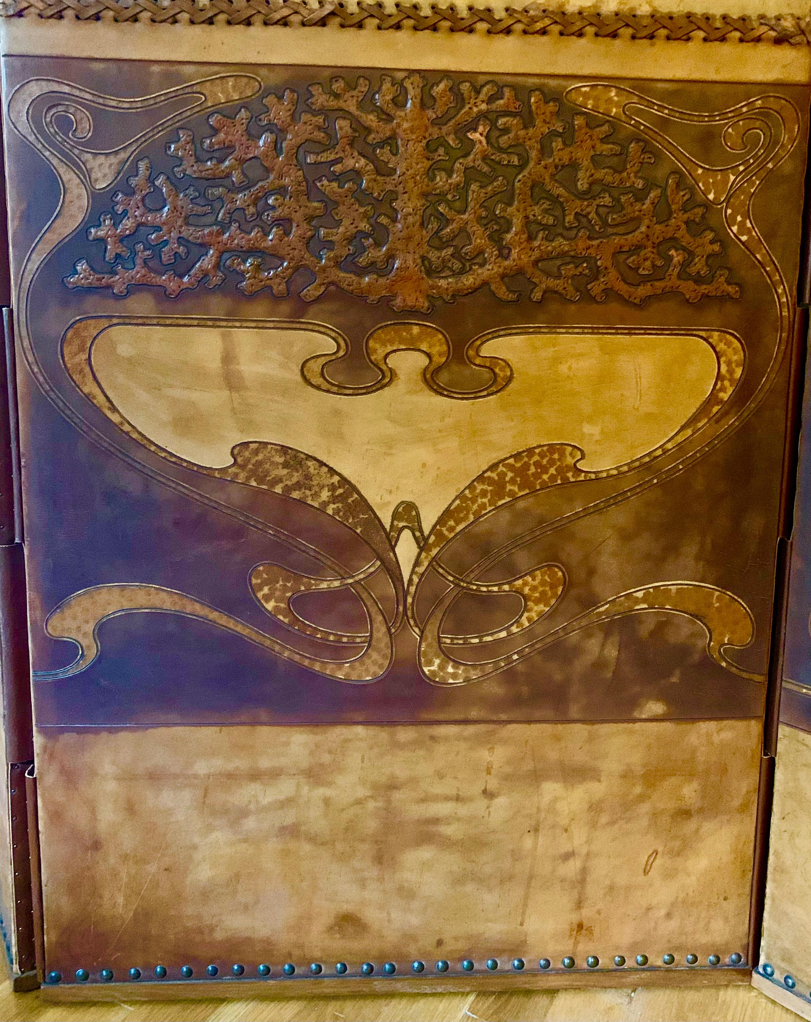 Art Nouveau Georg Hulbe Tooled Leather Three Panel Screen, Sailboat Motif, 1900 For Sale 4