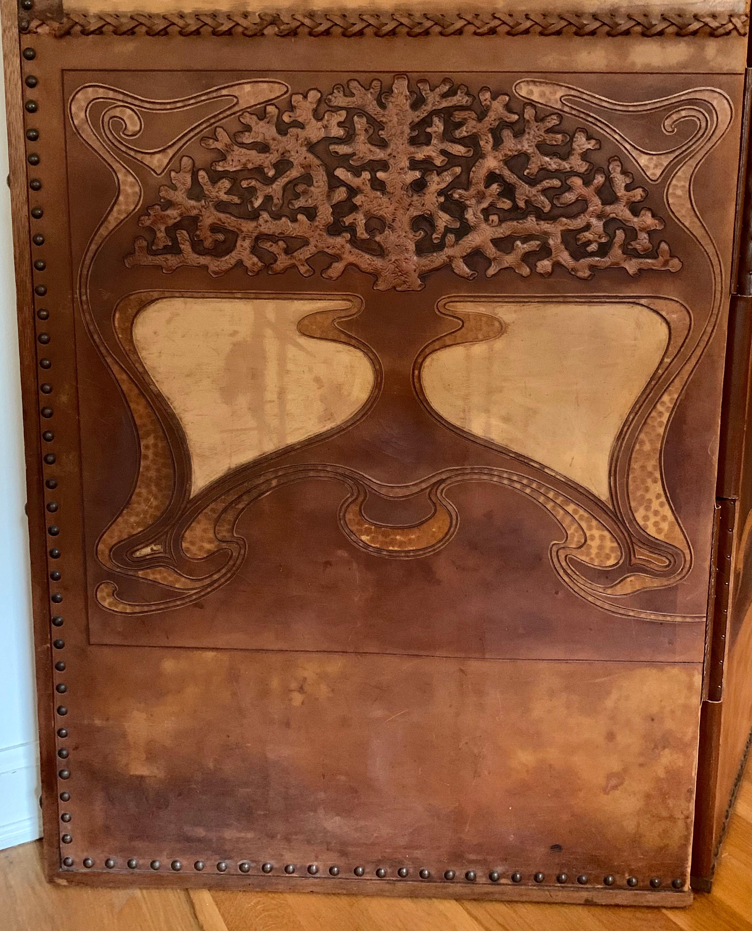 Art Nouveau Georg Hulbe Tooled Leather Three Panel Screen, Sailboat Motif, 1900 For Sale 2