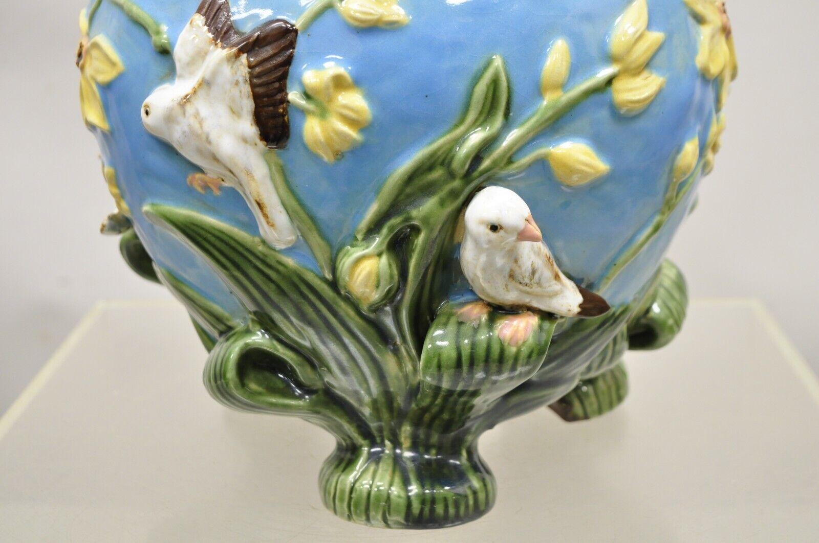 Art Nouveau George Jones Majolica Style Jardiniere Birds Cachepot Flower Pot In Good Condition In Philadelphia, PA