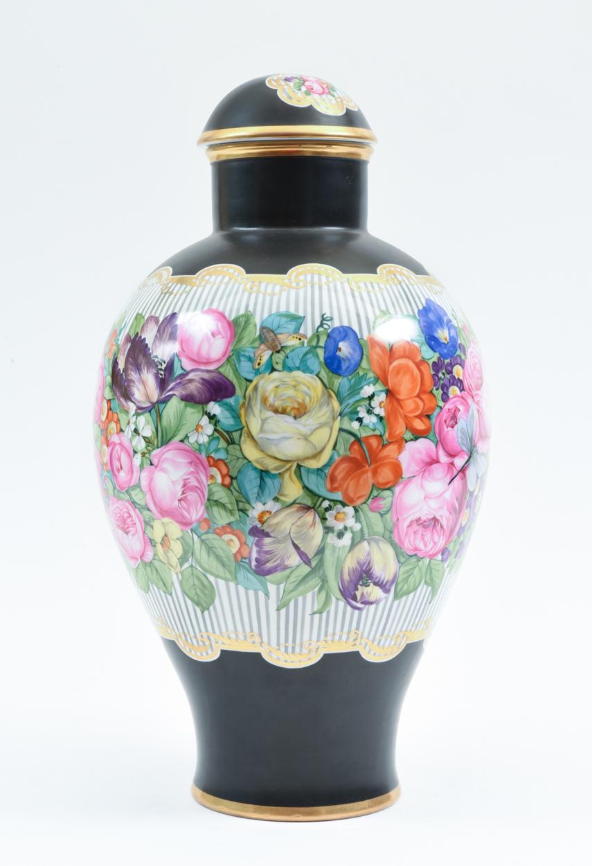 Art Nouveau German Porcelain Decorative Lidded Piece / Vase In Excellent Condition In Tarry Town, NY