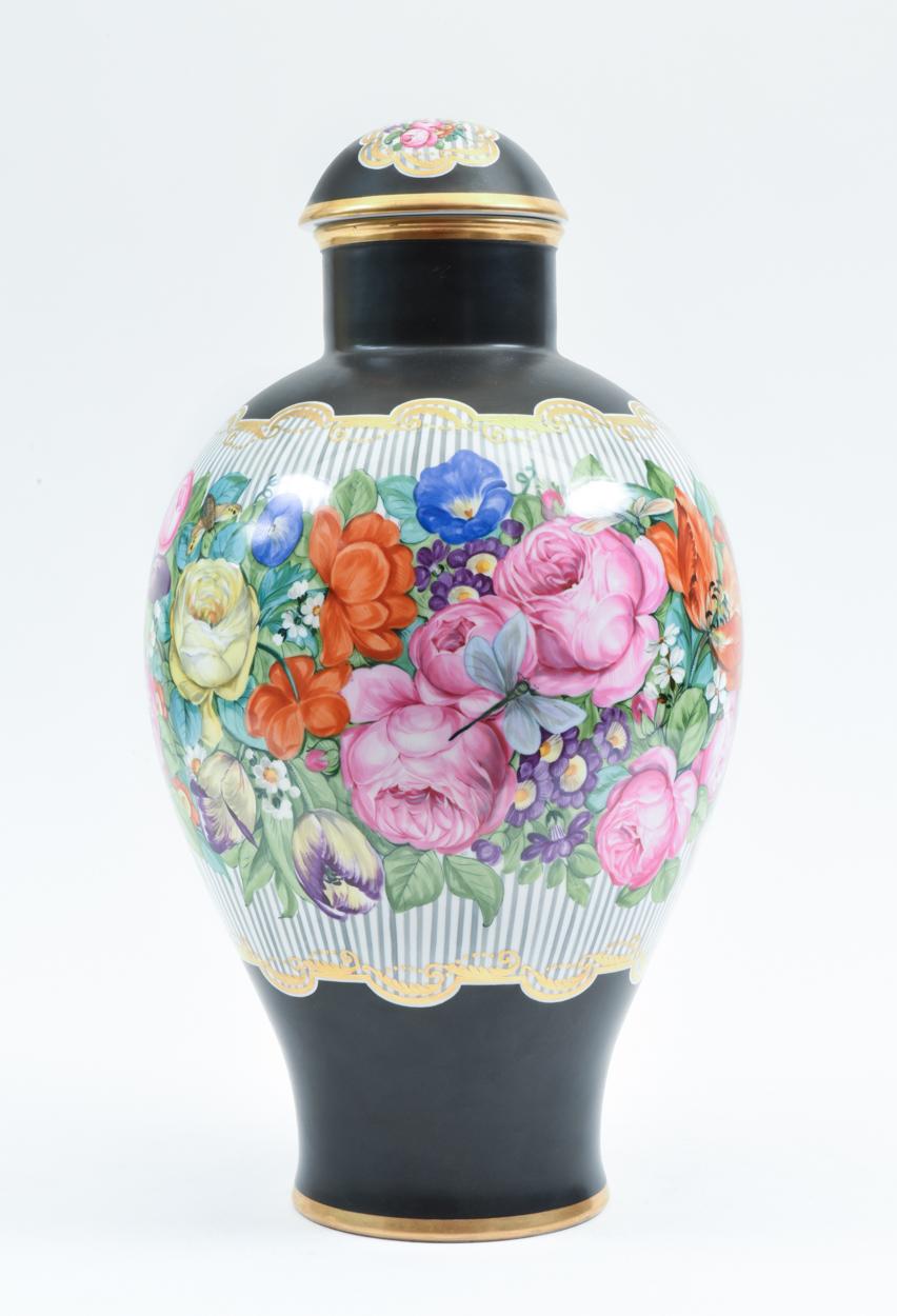 Pièce / Vase à couvercle décoratif en porcelaine allemande Art Nouveau Bon état à Tarry Town, NY