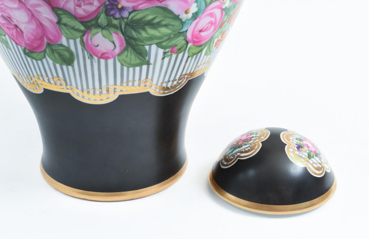 Début du 20ème siècle Pièce / Vase à couvercle décoratif en porcelaine allemande Art Nouveau