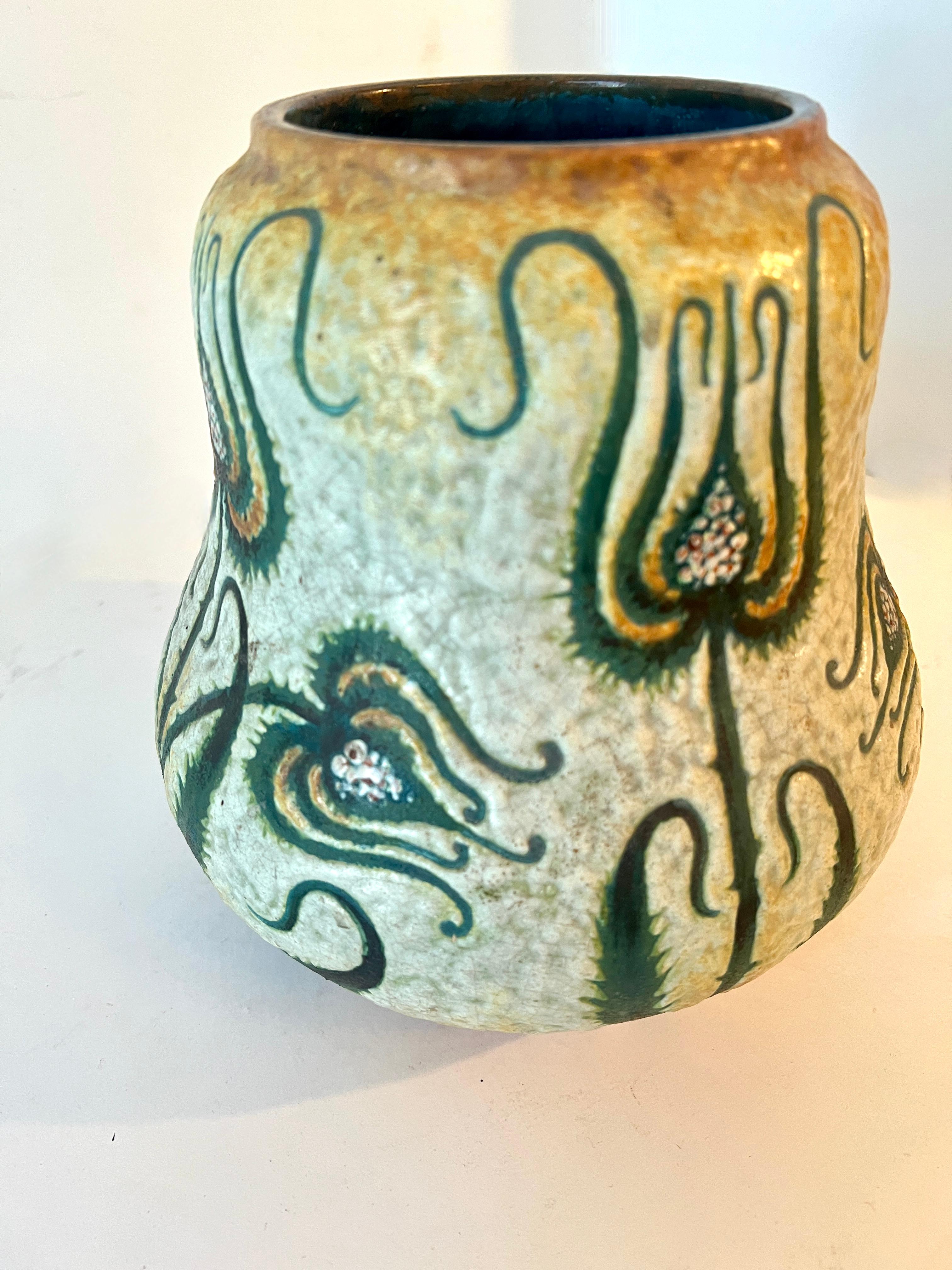 20ième siècle Vase Art Nouveau allemand en poterie de chardon de Royal Bonn 