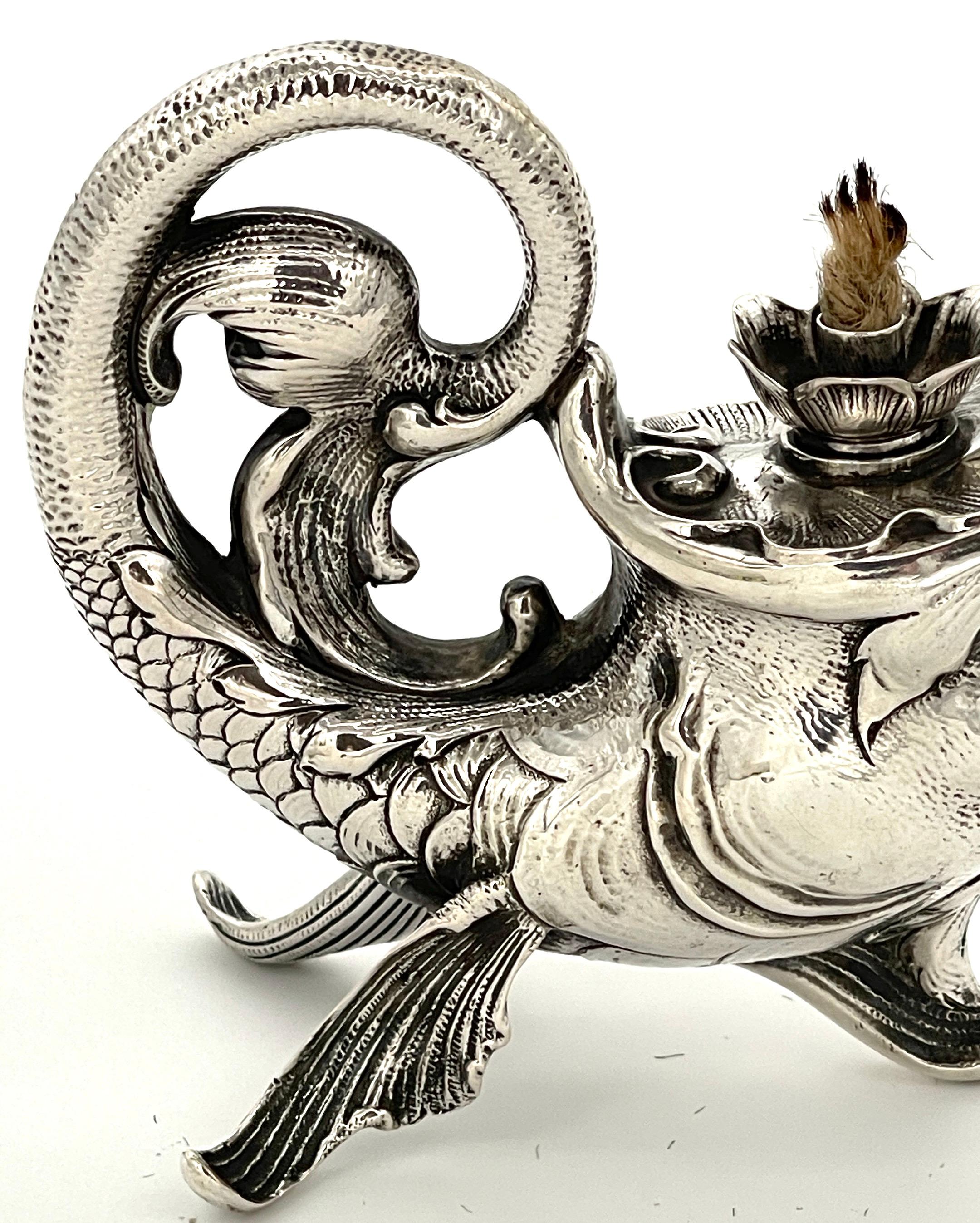 Lampe à huile/lumière à motif de poisson fantaisie en argent sterling de style Art nouveau allemand en vente 4