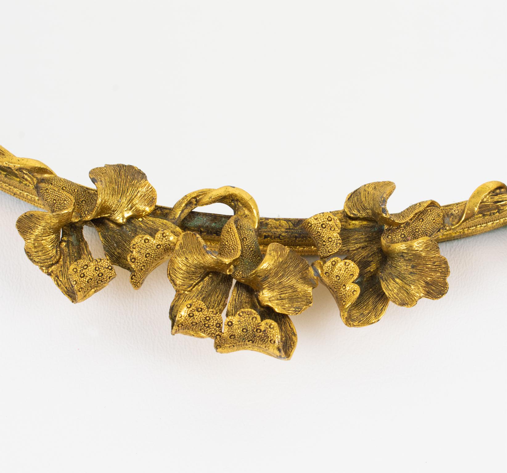 Début du 20ème siècle Centre de table Art Nouveau en bronze doré avec motif de fleur d'iris, vers 1910 en vente